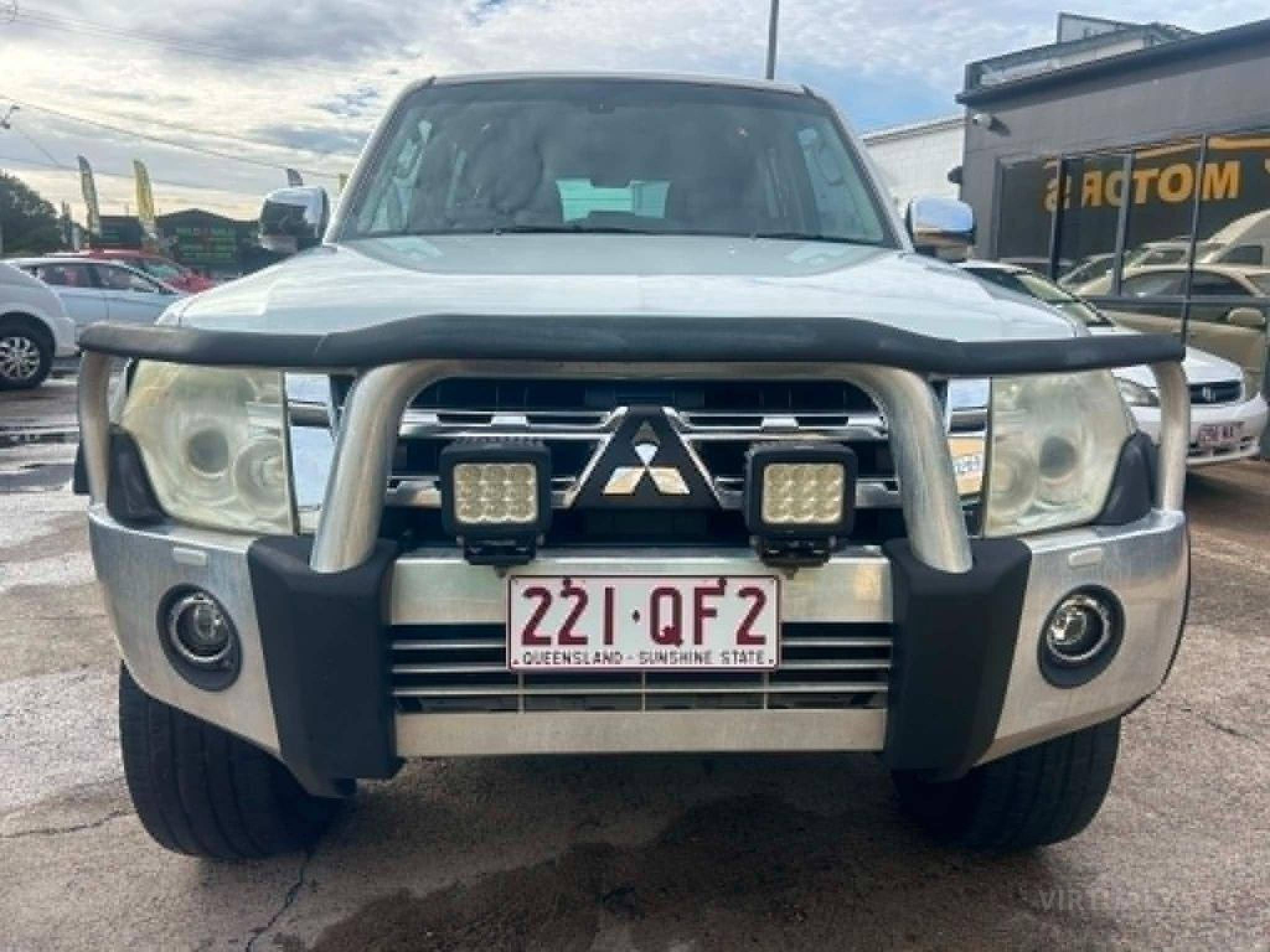 MITSUBISHI PAJERO