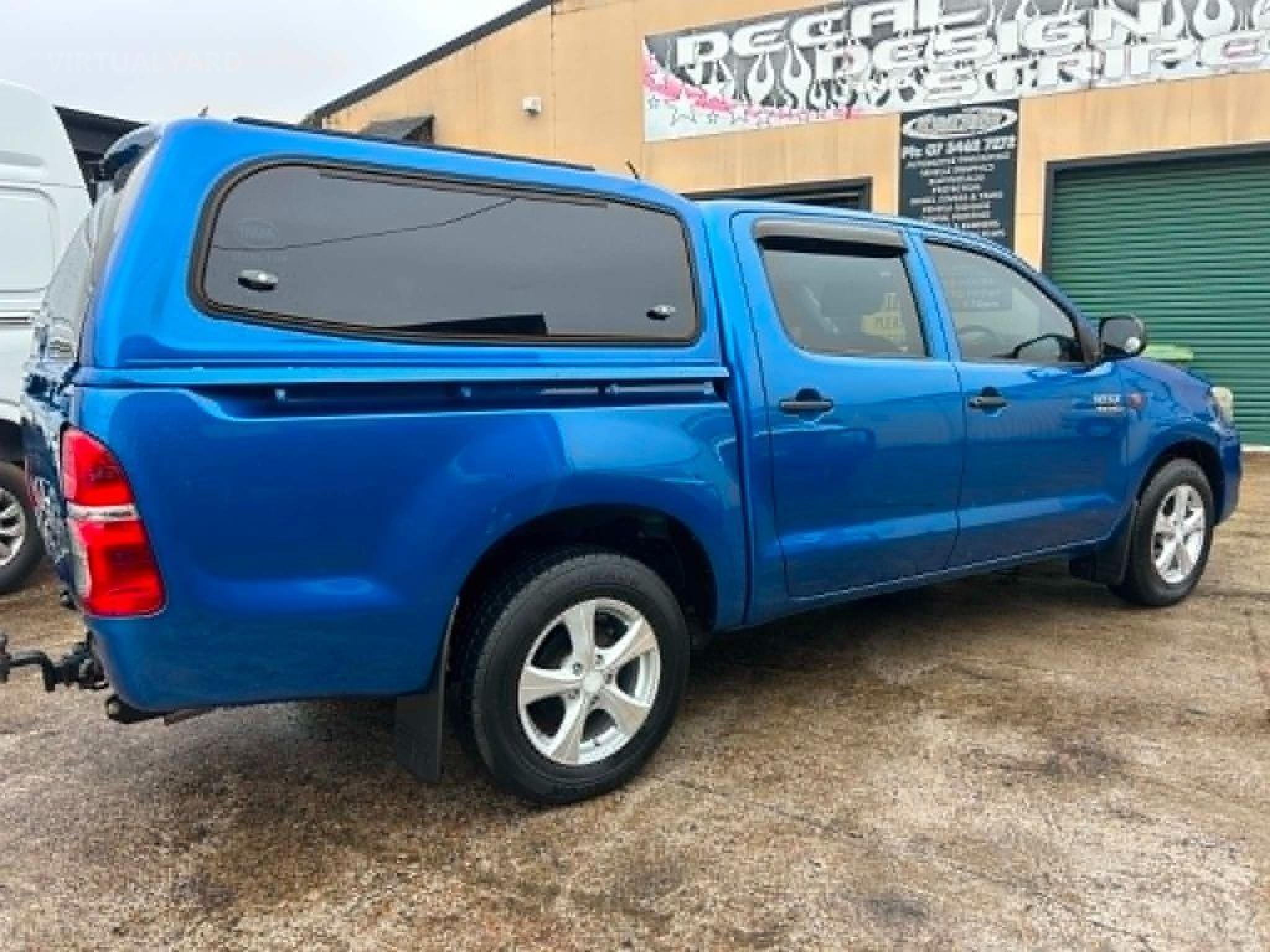 TOYOTA HILUX