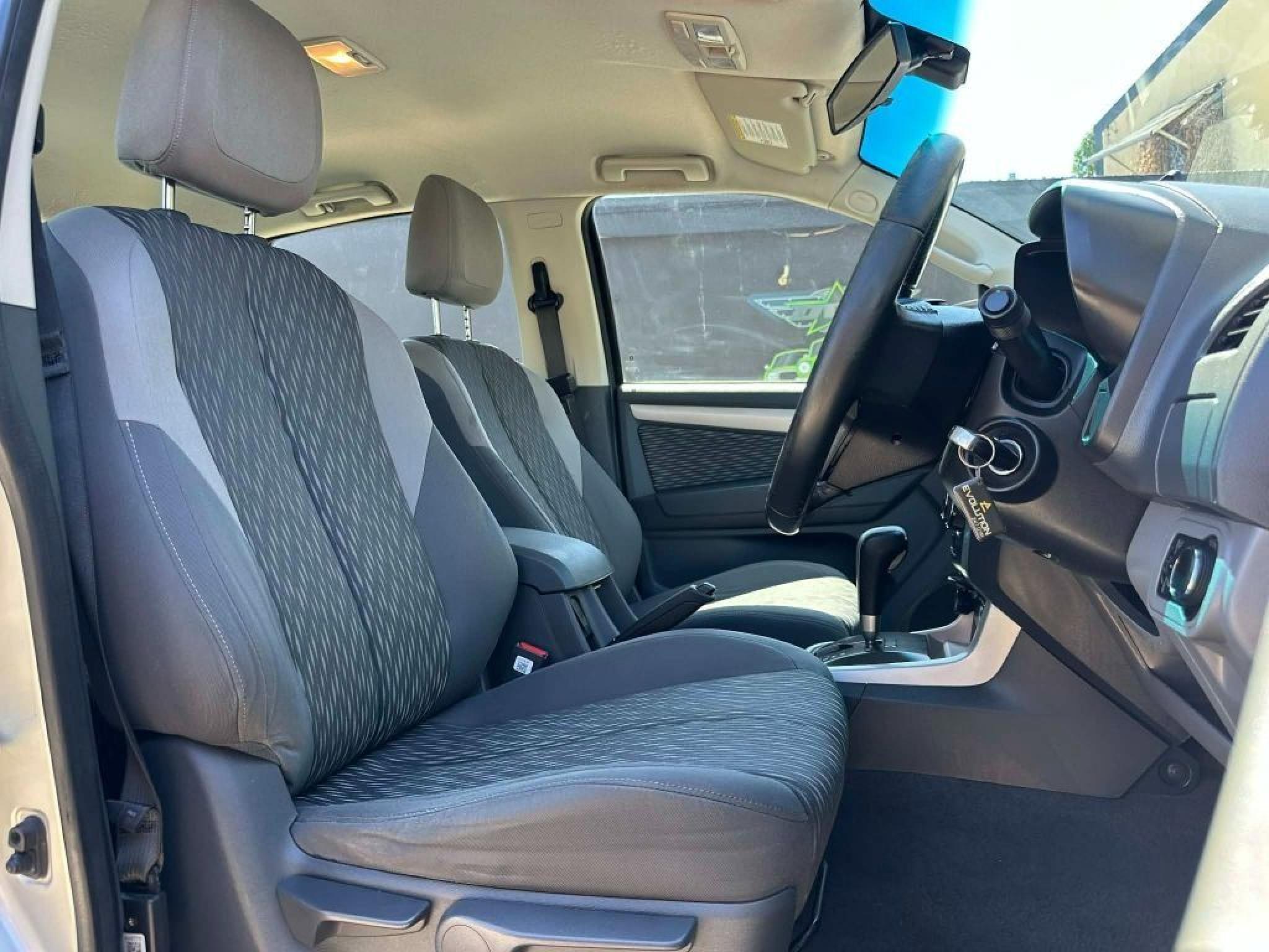 HOLDEN COLORADO