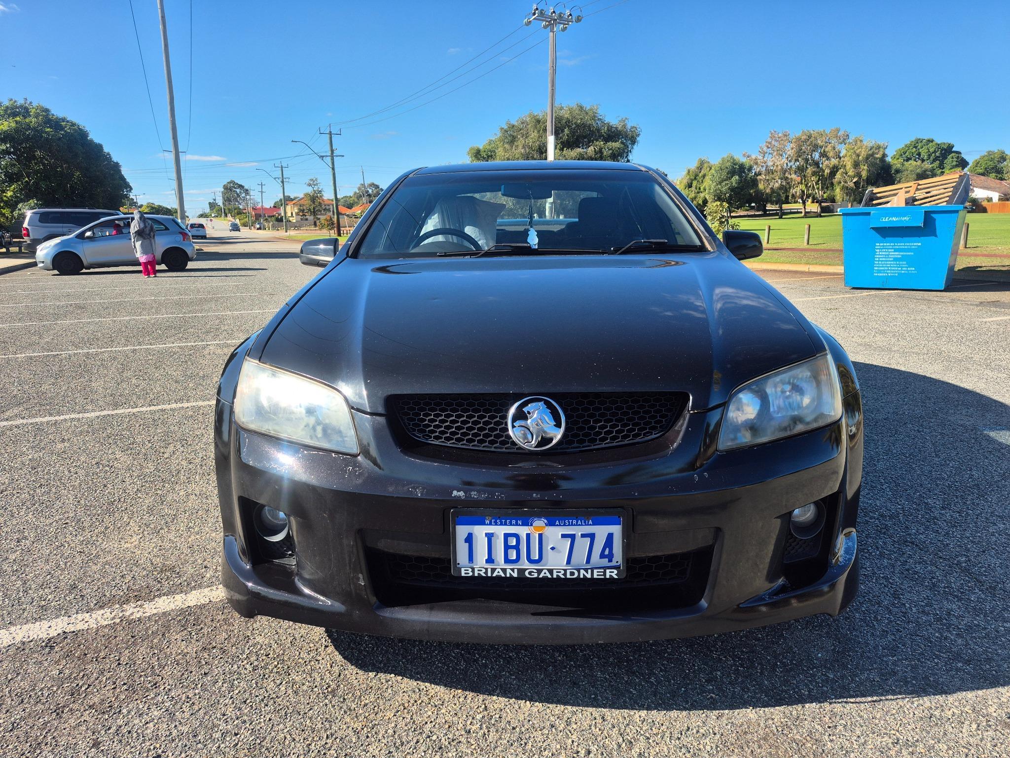 HOLDEN COMMODORE