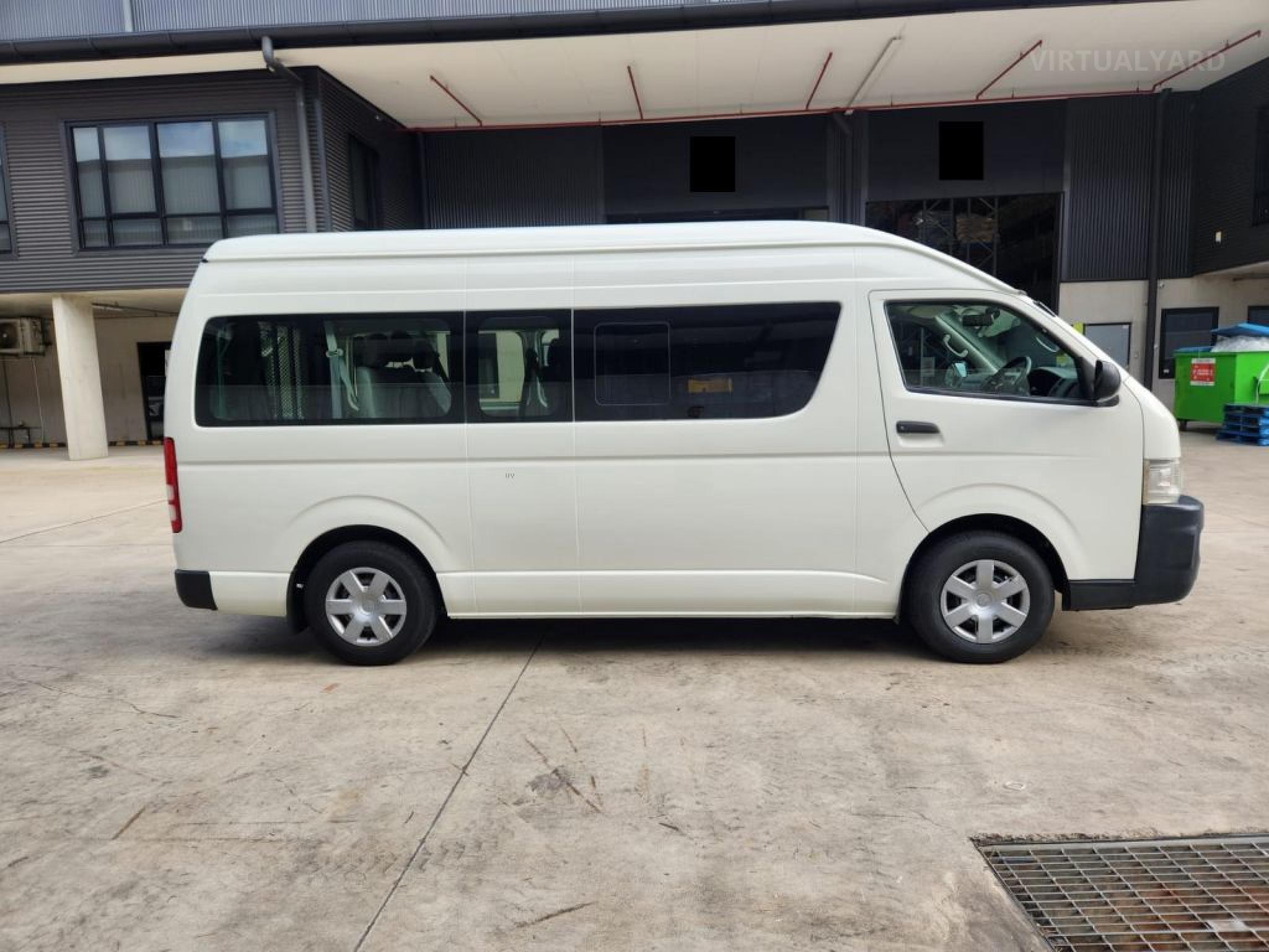 TOYOTA HIACE