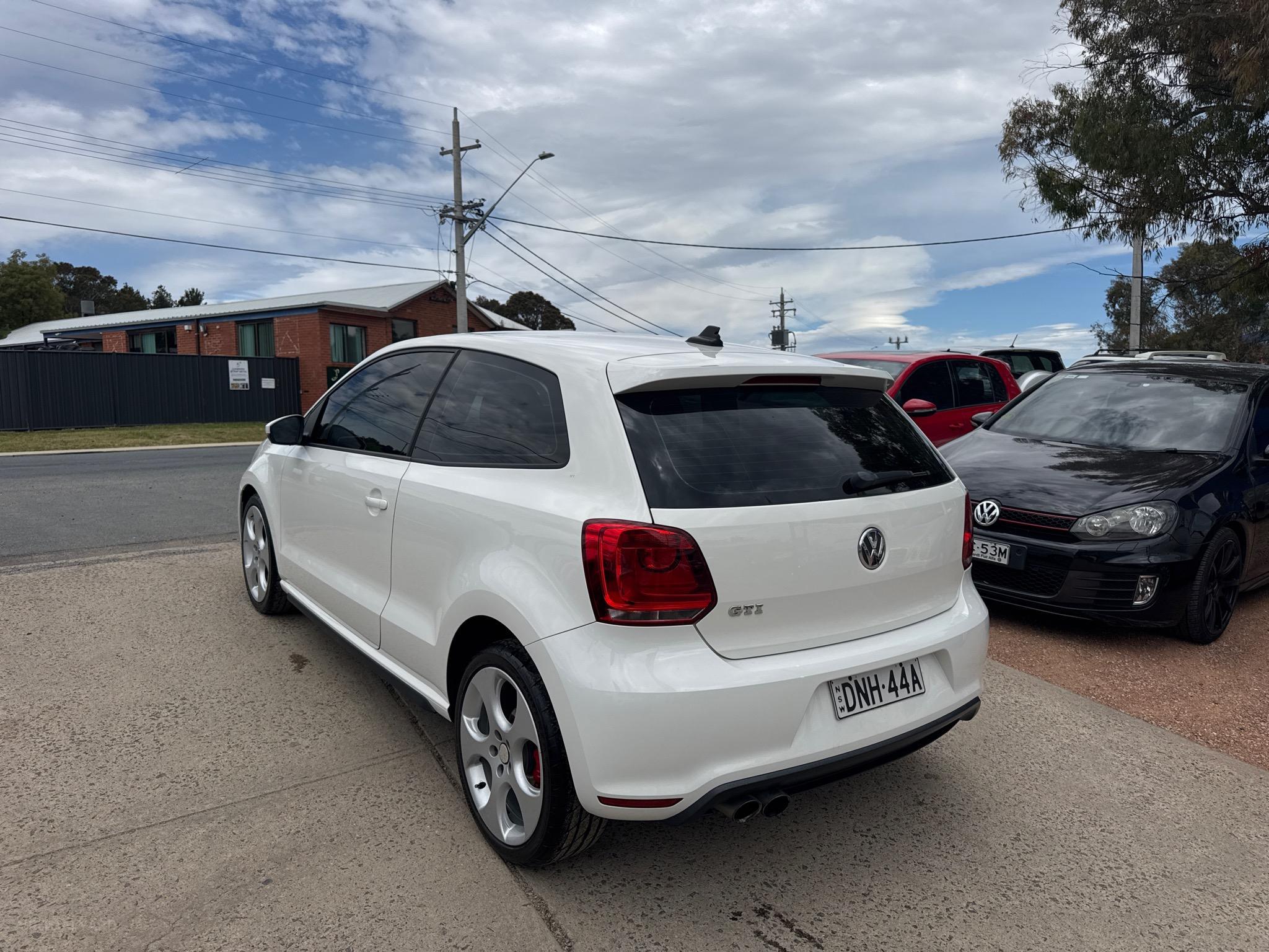 VOLKSWAGEN POLO