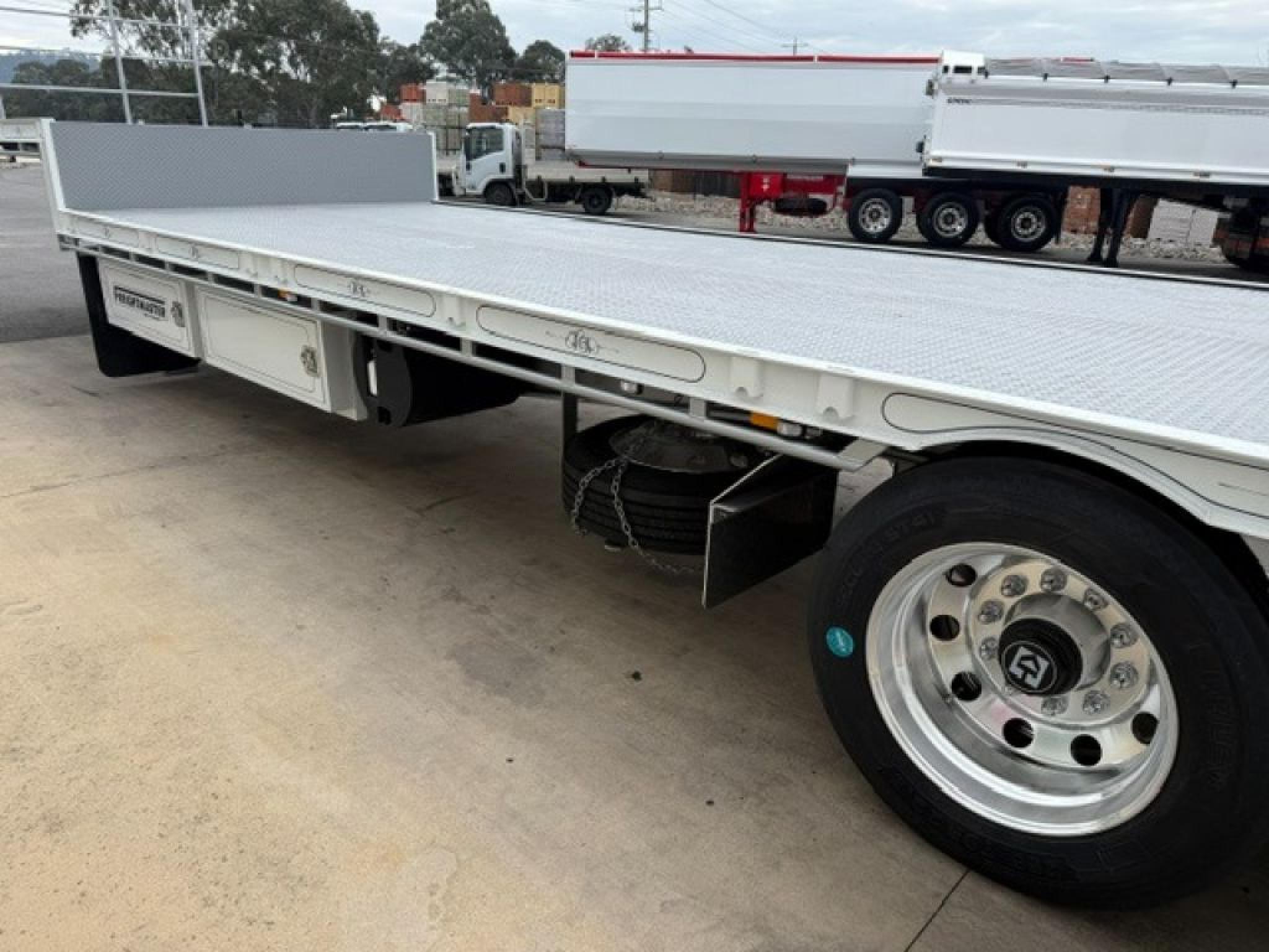 FREIGHTMASTER 44 TRI AXLE DROP DECK