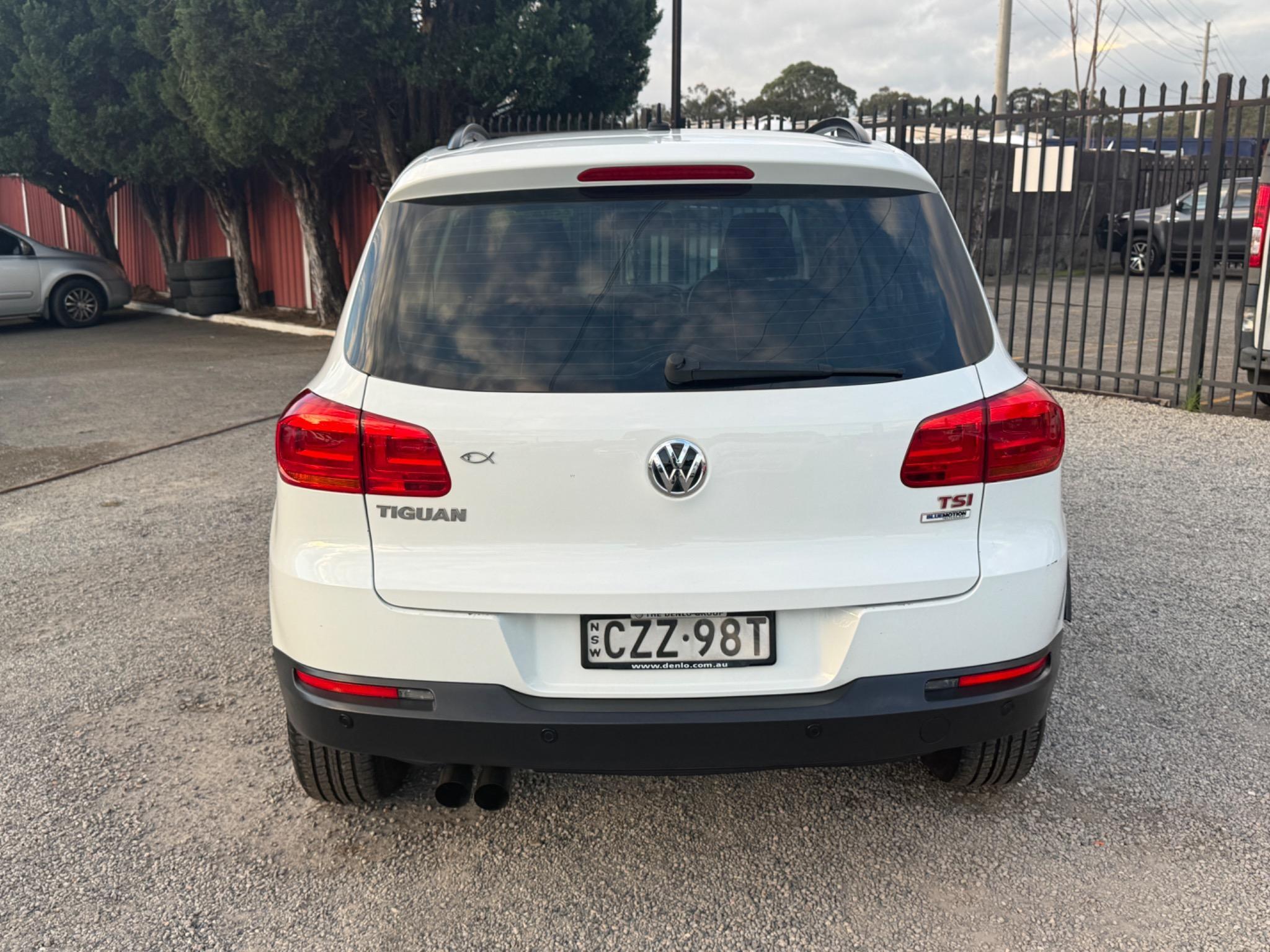VOLKSWAGEN TIGUAN