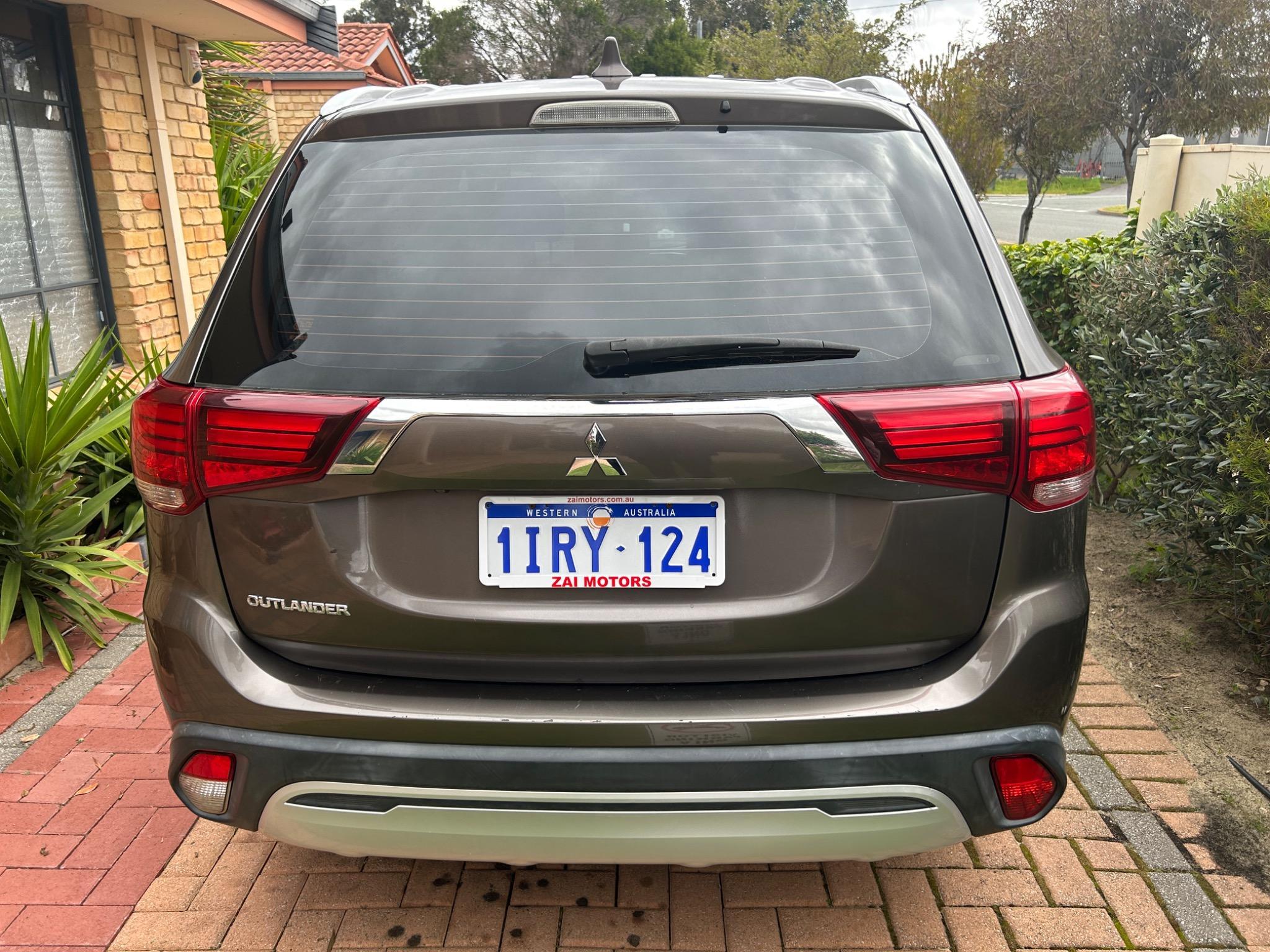 MITSUBISHI OUTLANDER