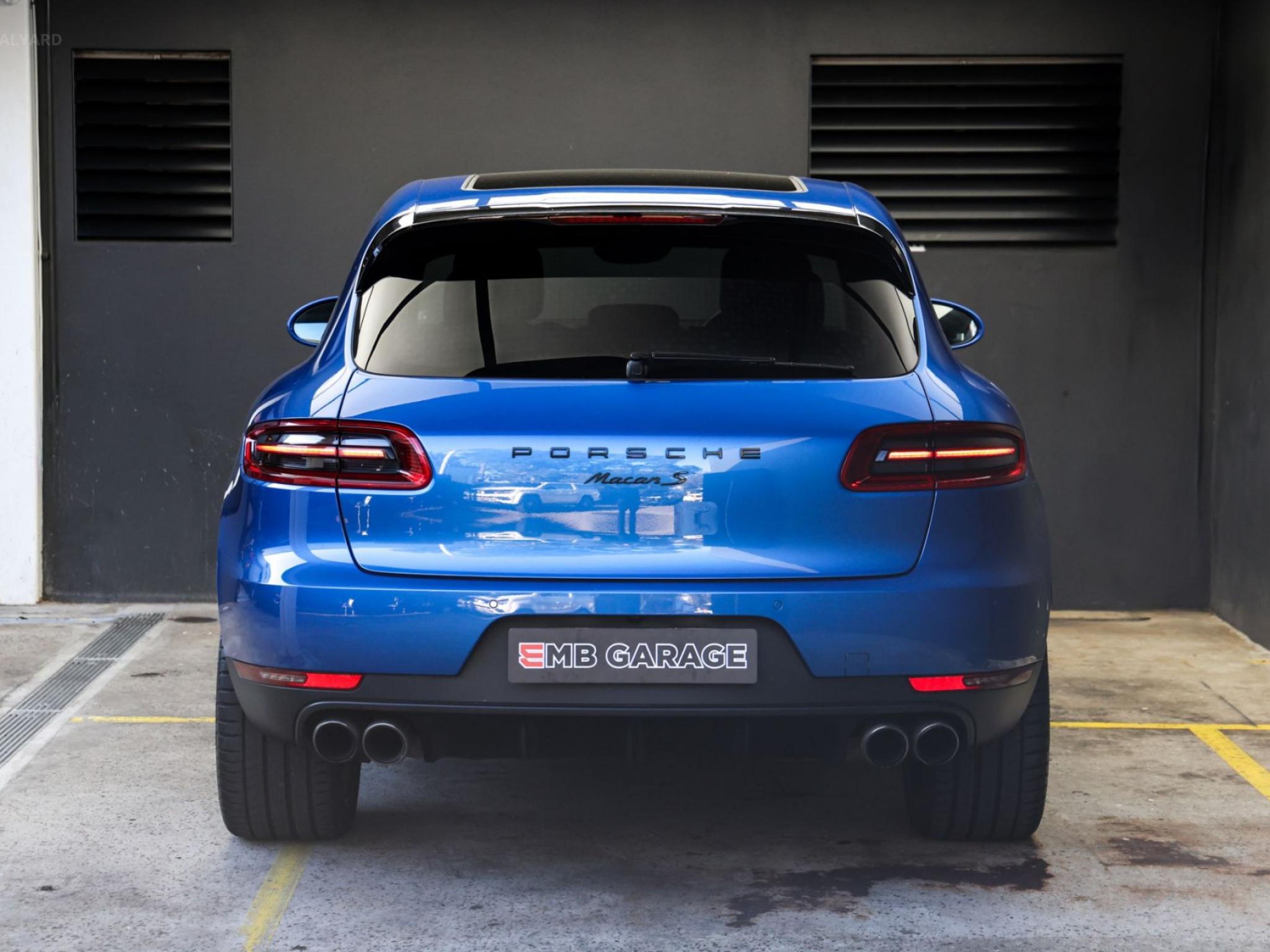 PORSCHE MACAN