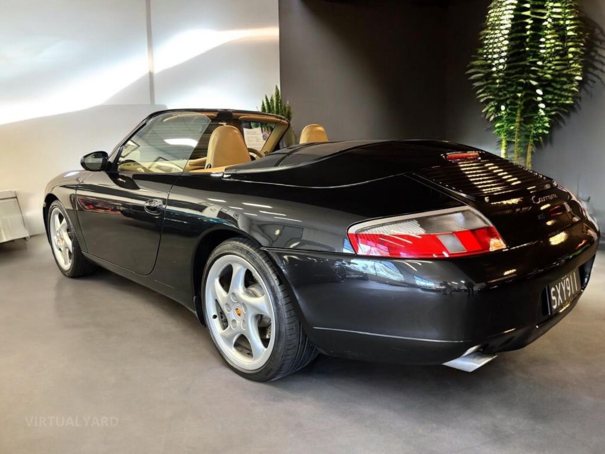 PORSCHE 911