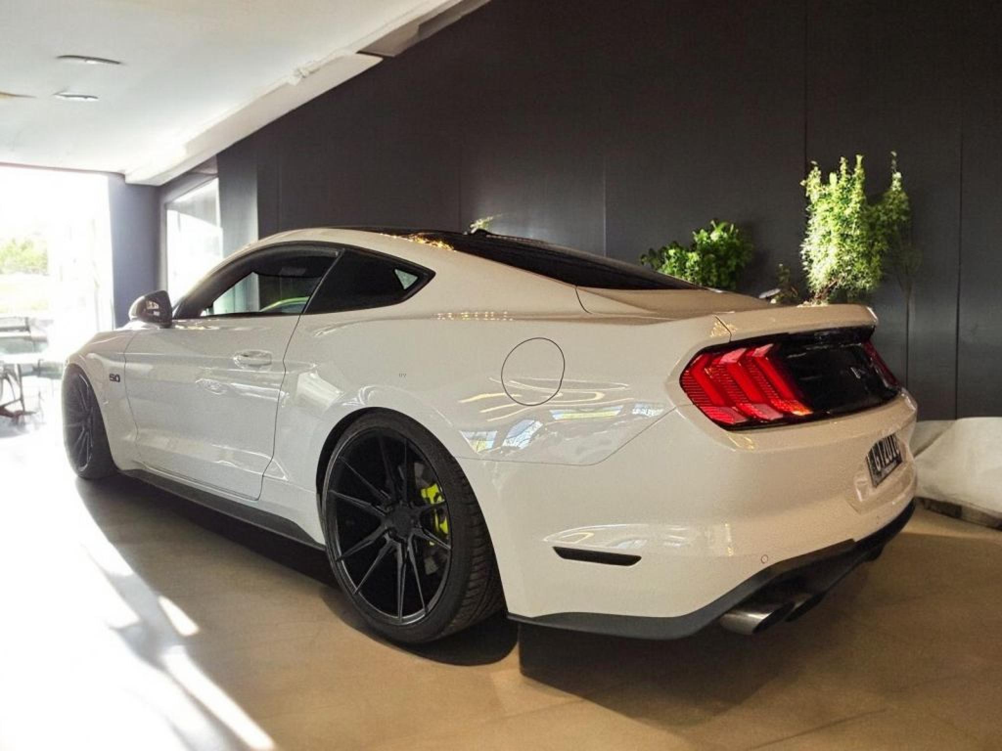 FORD MUSTANG