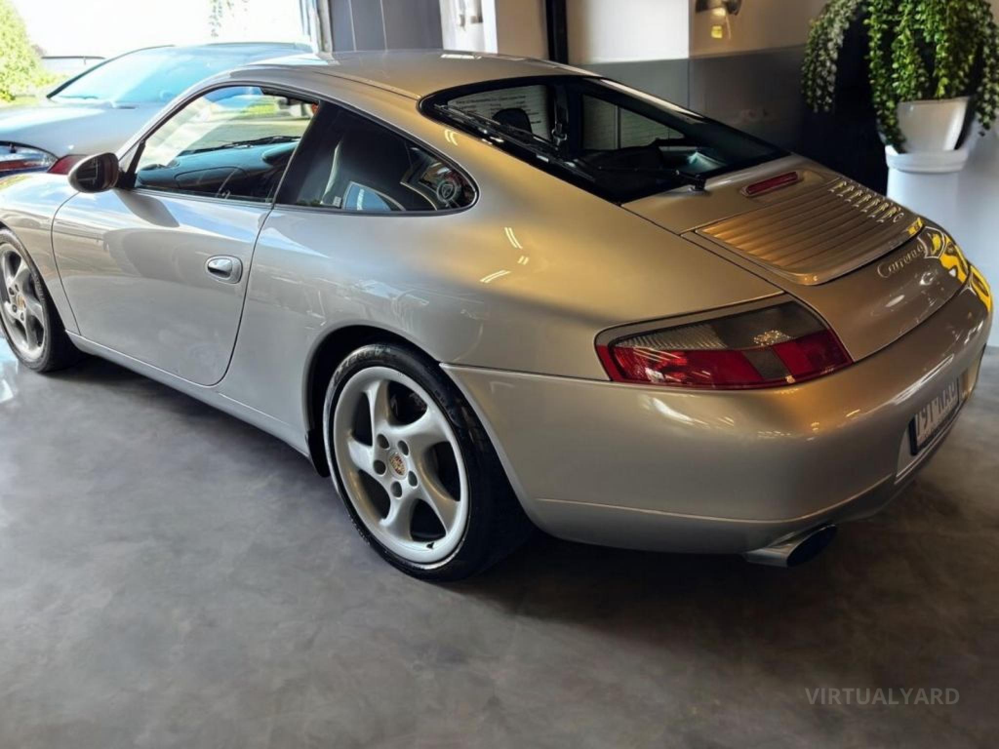 PORSCHE 911