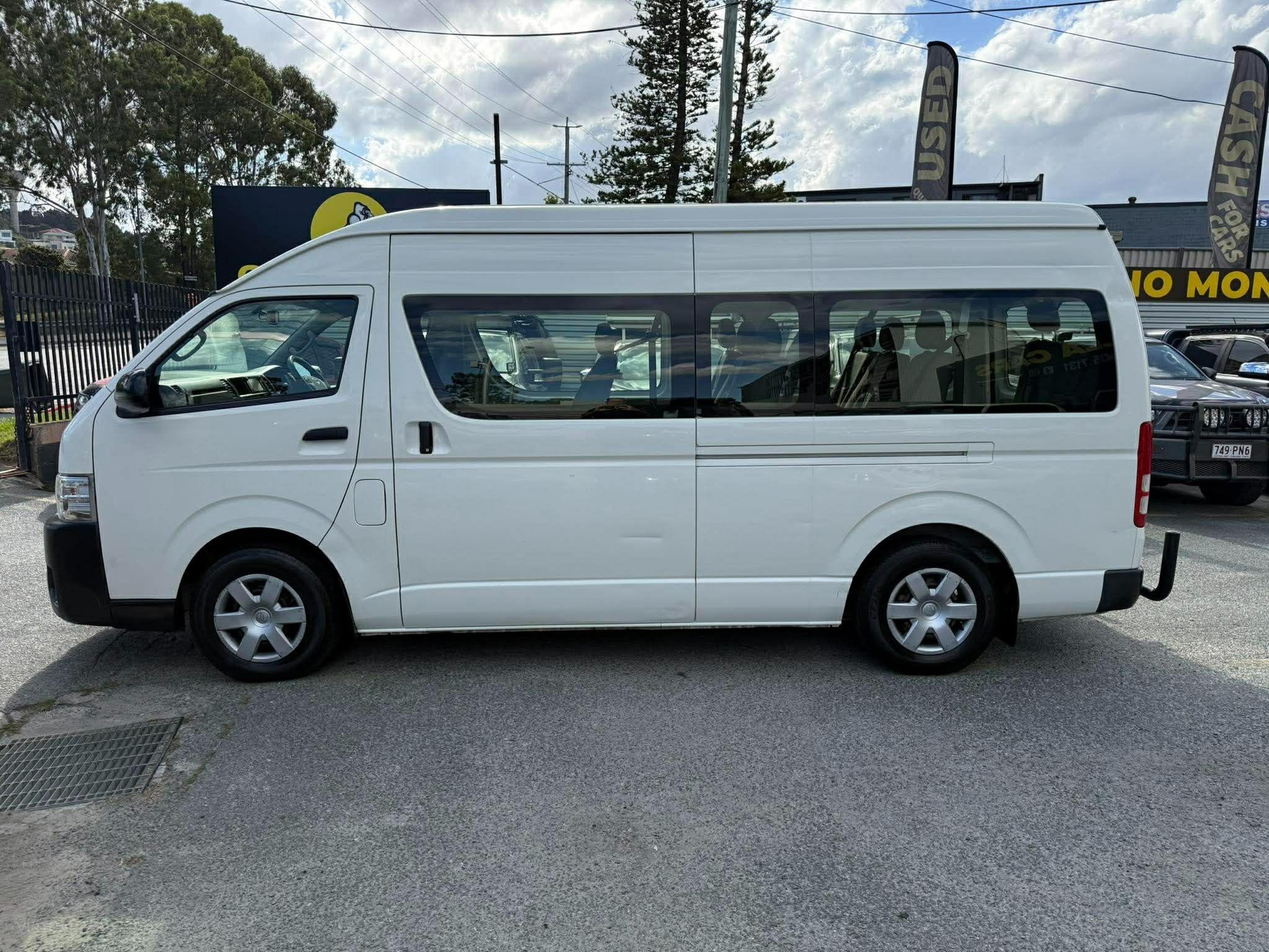 TOYOTA HIACE