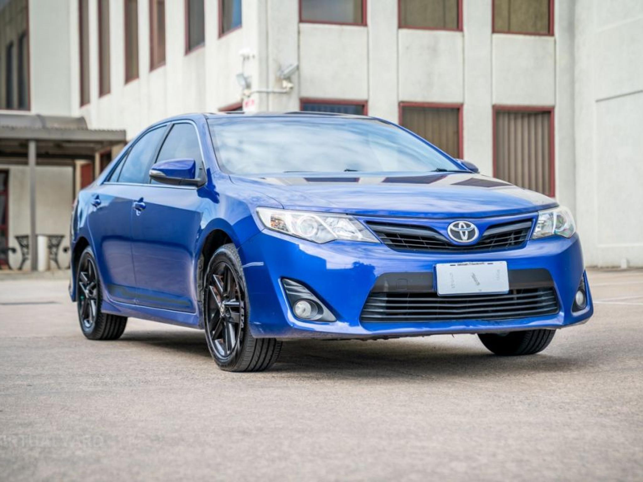 TOYOTA CAMRY