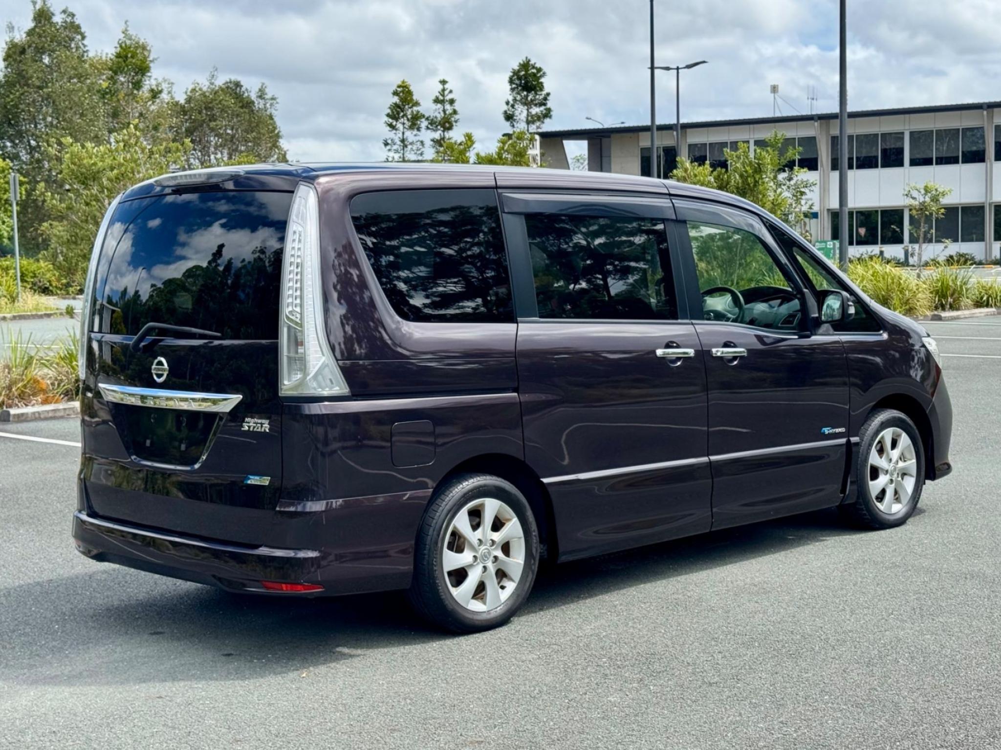 Nissan Serena Hybrid 8 Seat