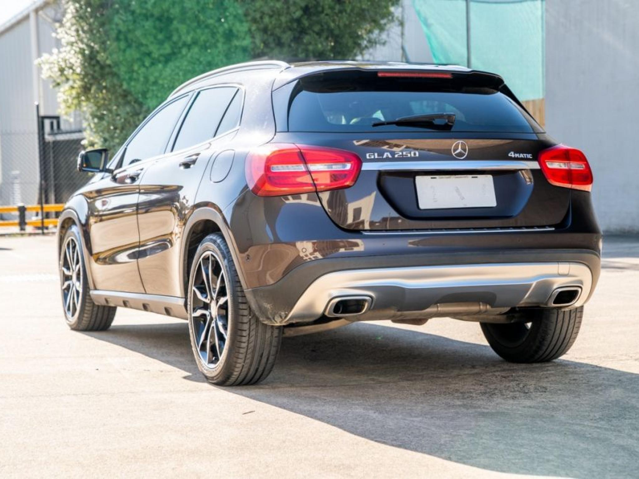 MERCEDES-BENZ GLA