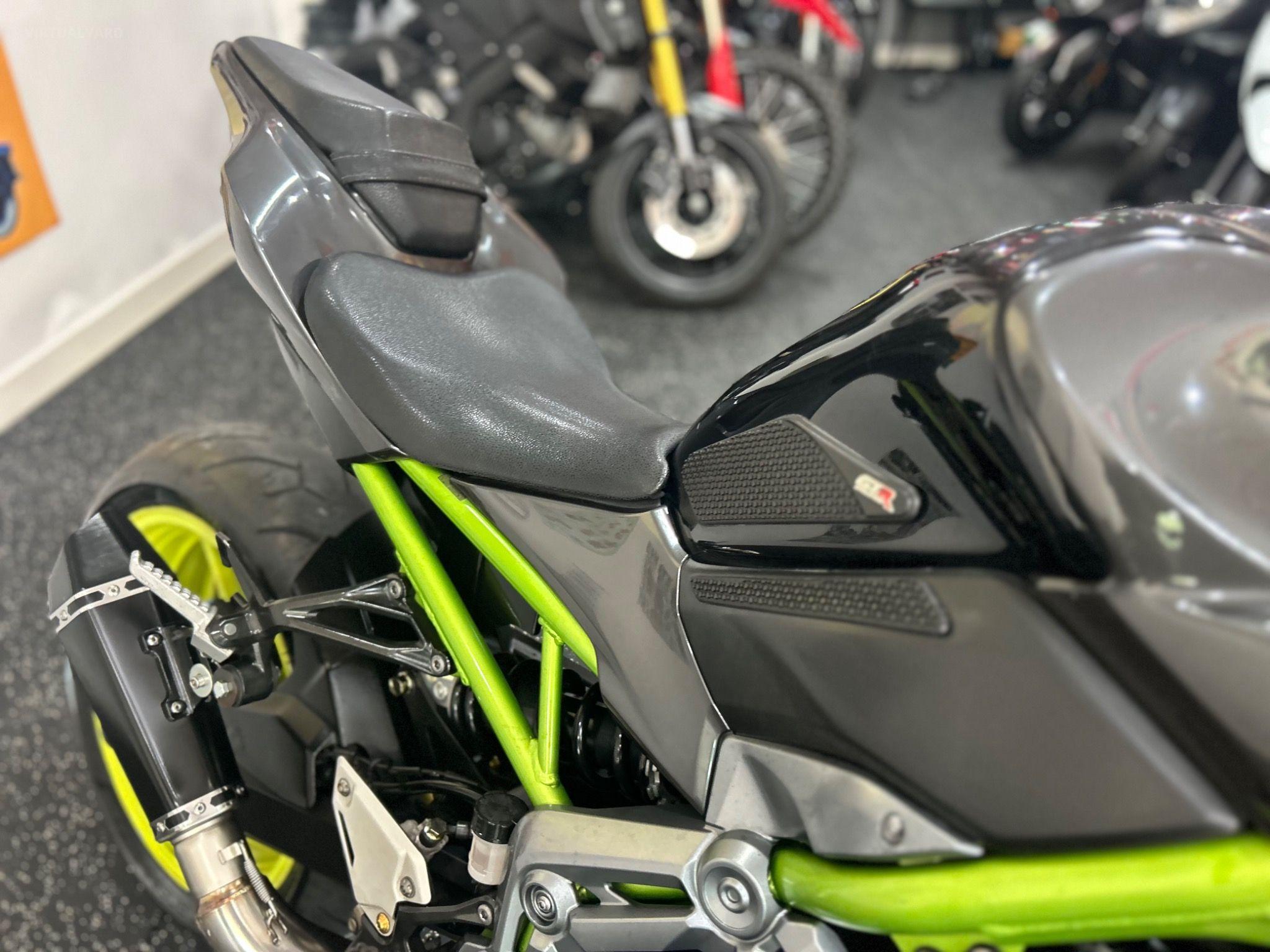 KAWASAKI Z 900