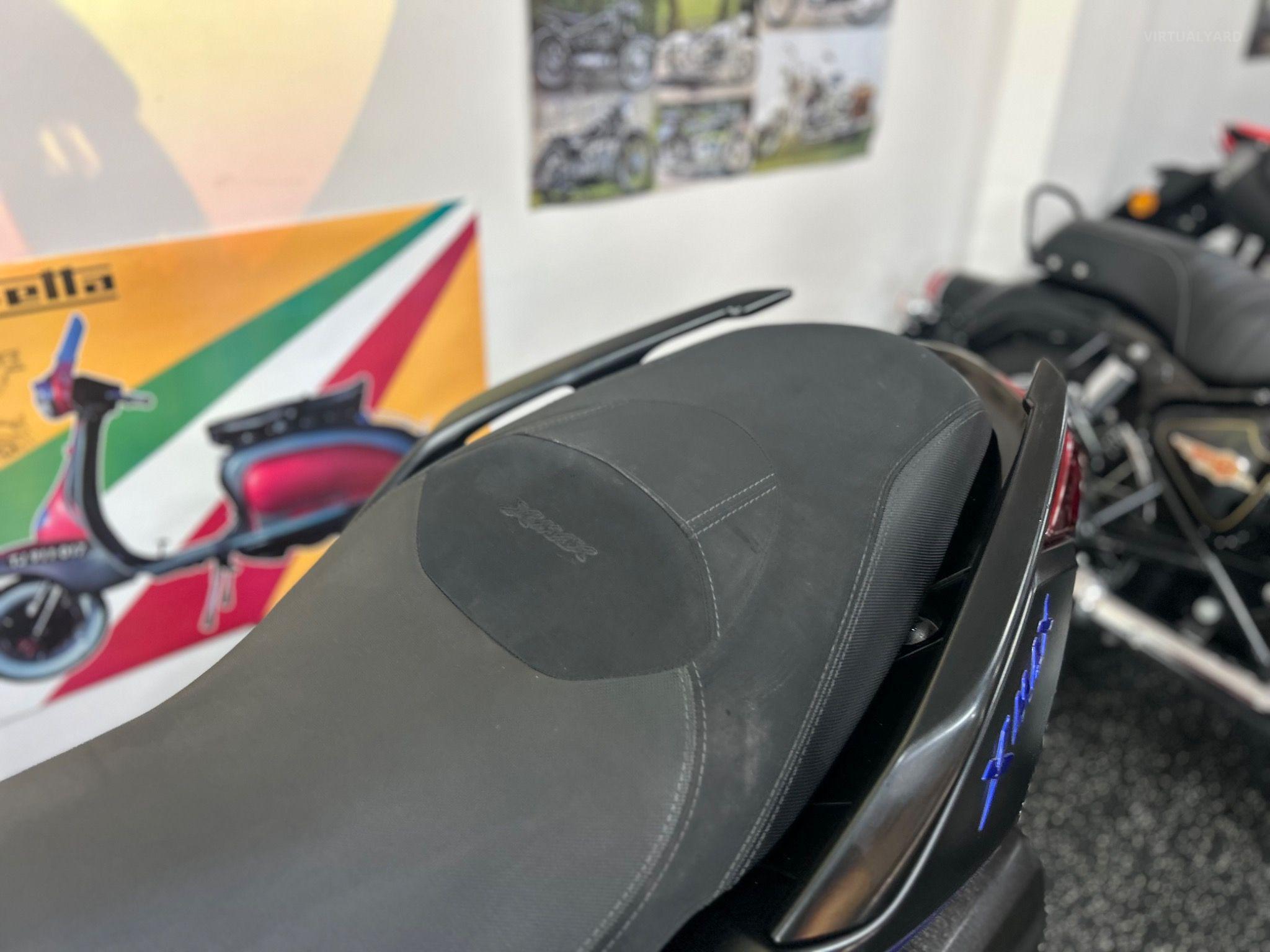 YAMAHA X-MAX 300 CONNECT