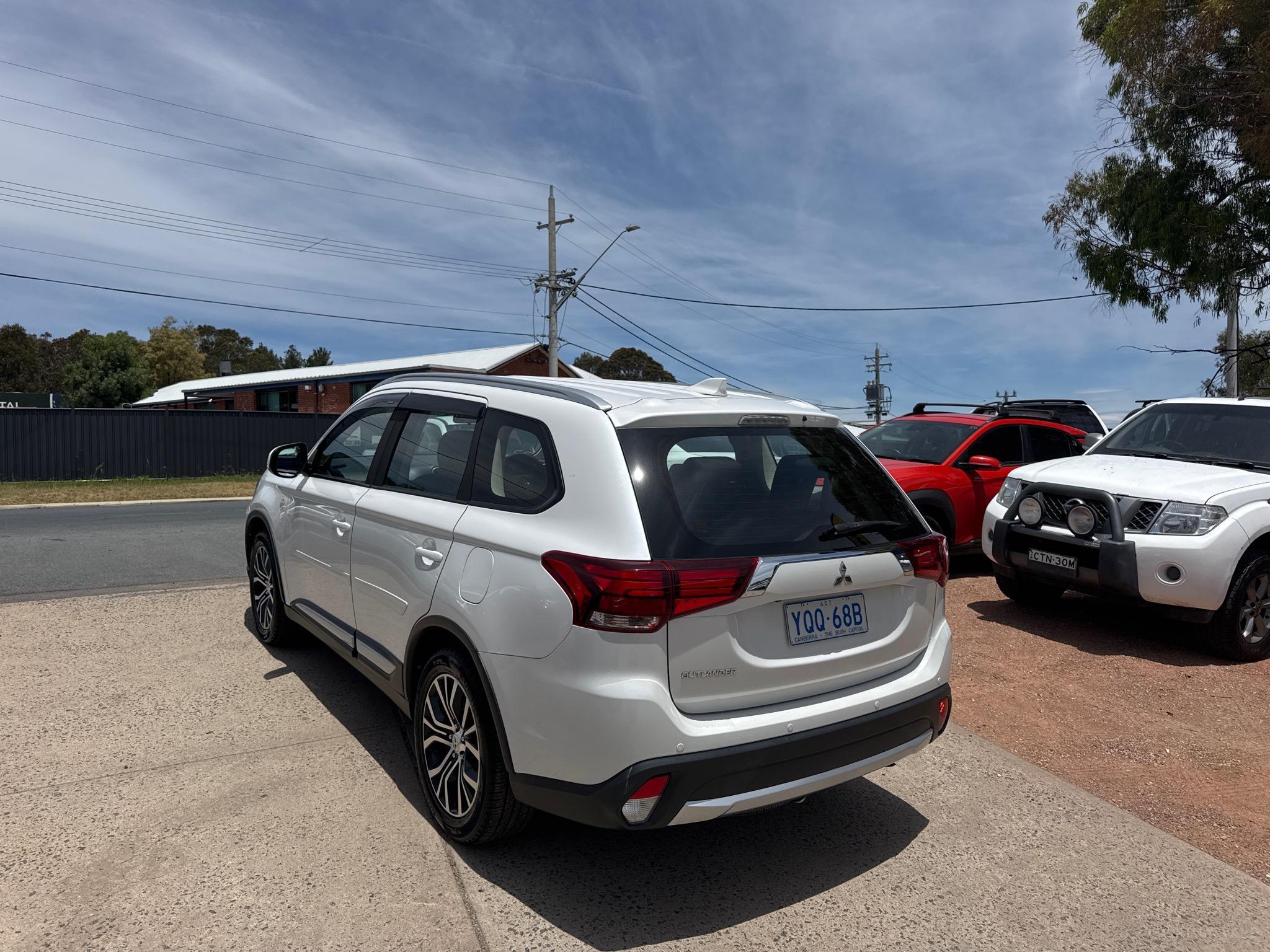 MITSUBISHI OUTLANDER