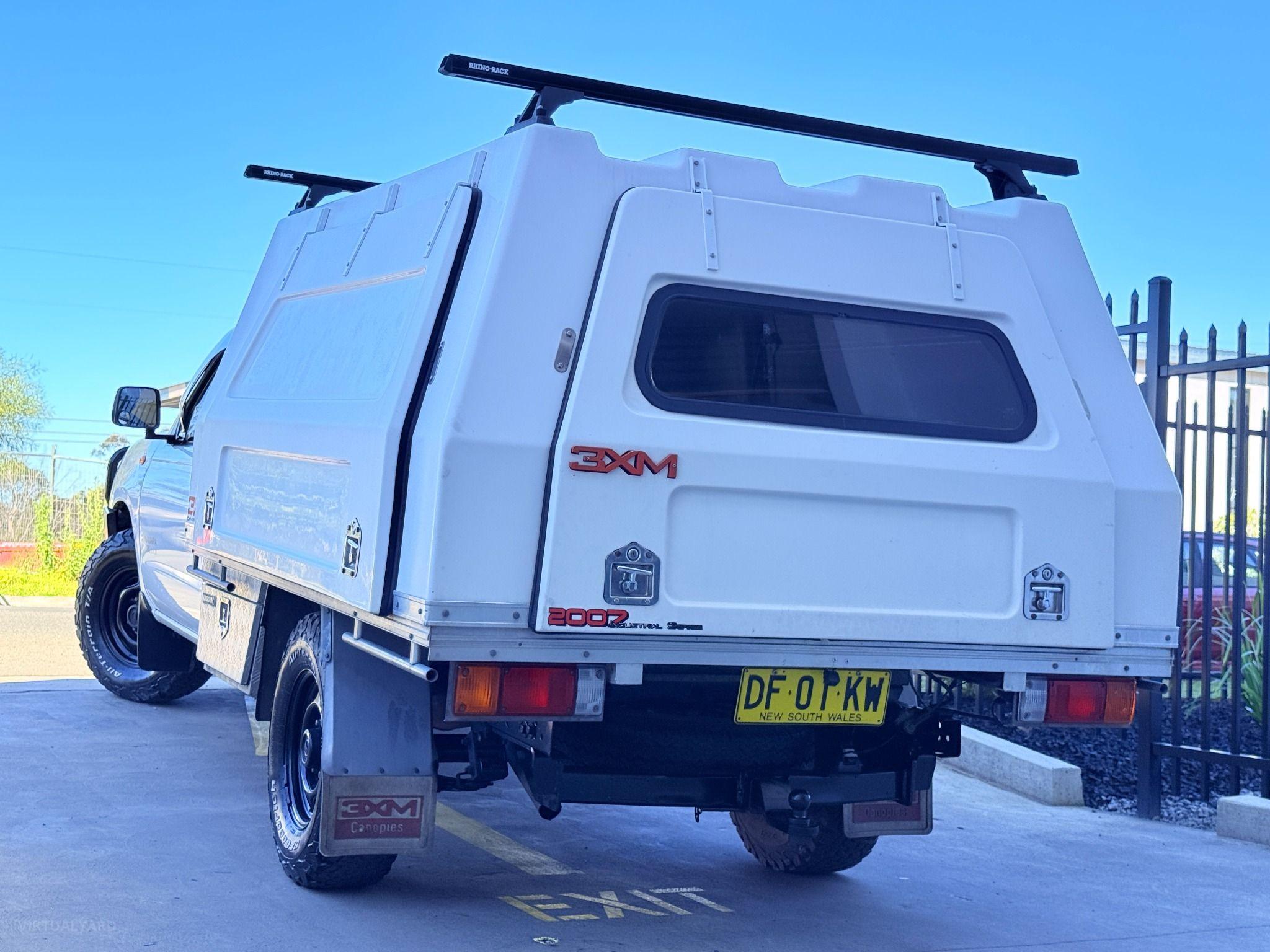 NISSAN NAVARA