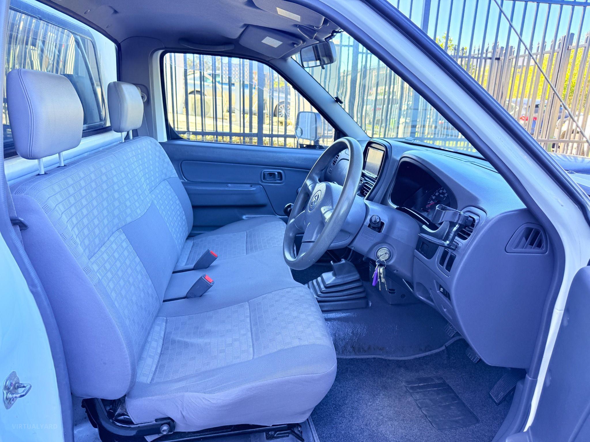 NISSAN NAVARA