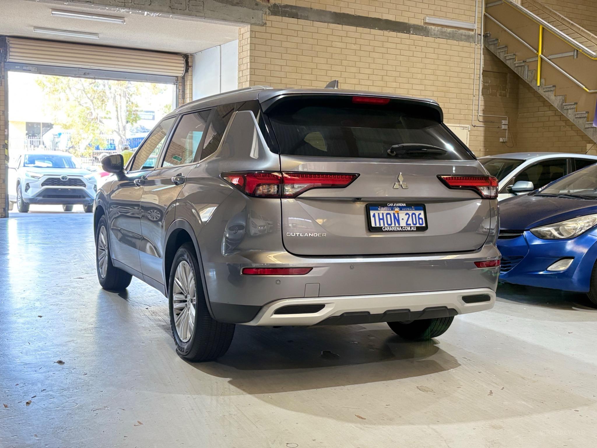 MITSUBISHI OUTLANDER