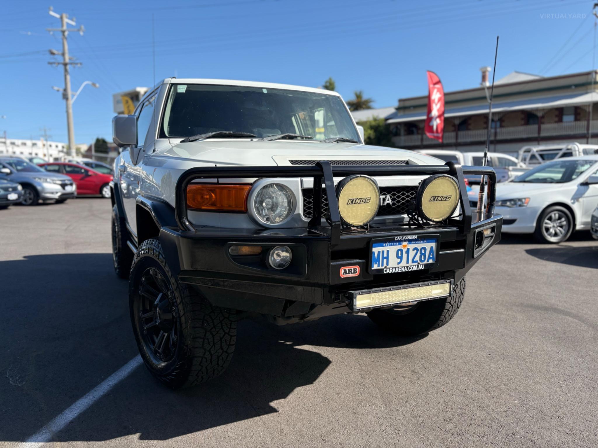 TOYOTA FJ CRUISER