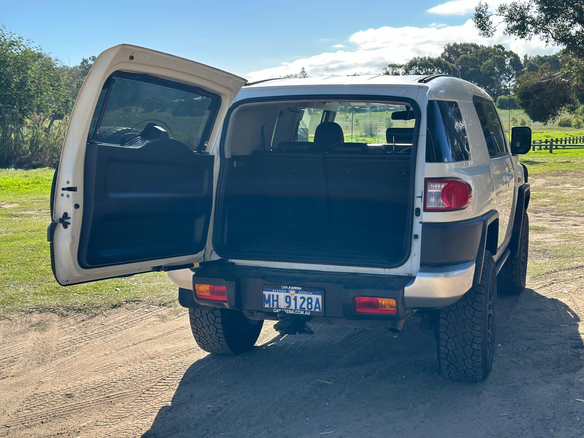 TOYOTA FJ CRUISER