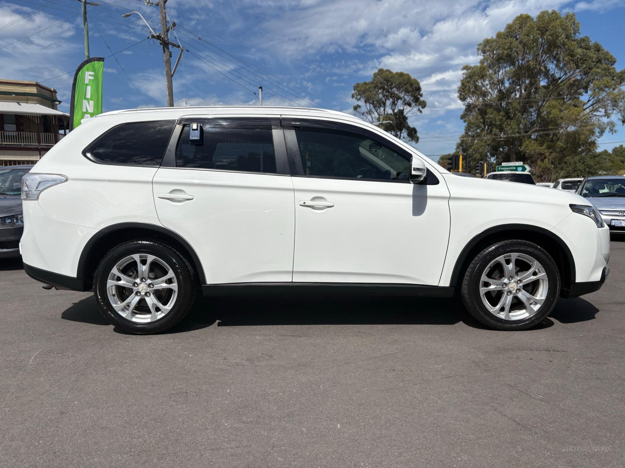 MITSUBISHI OUTLANDER