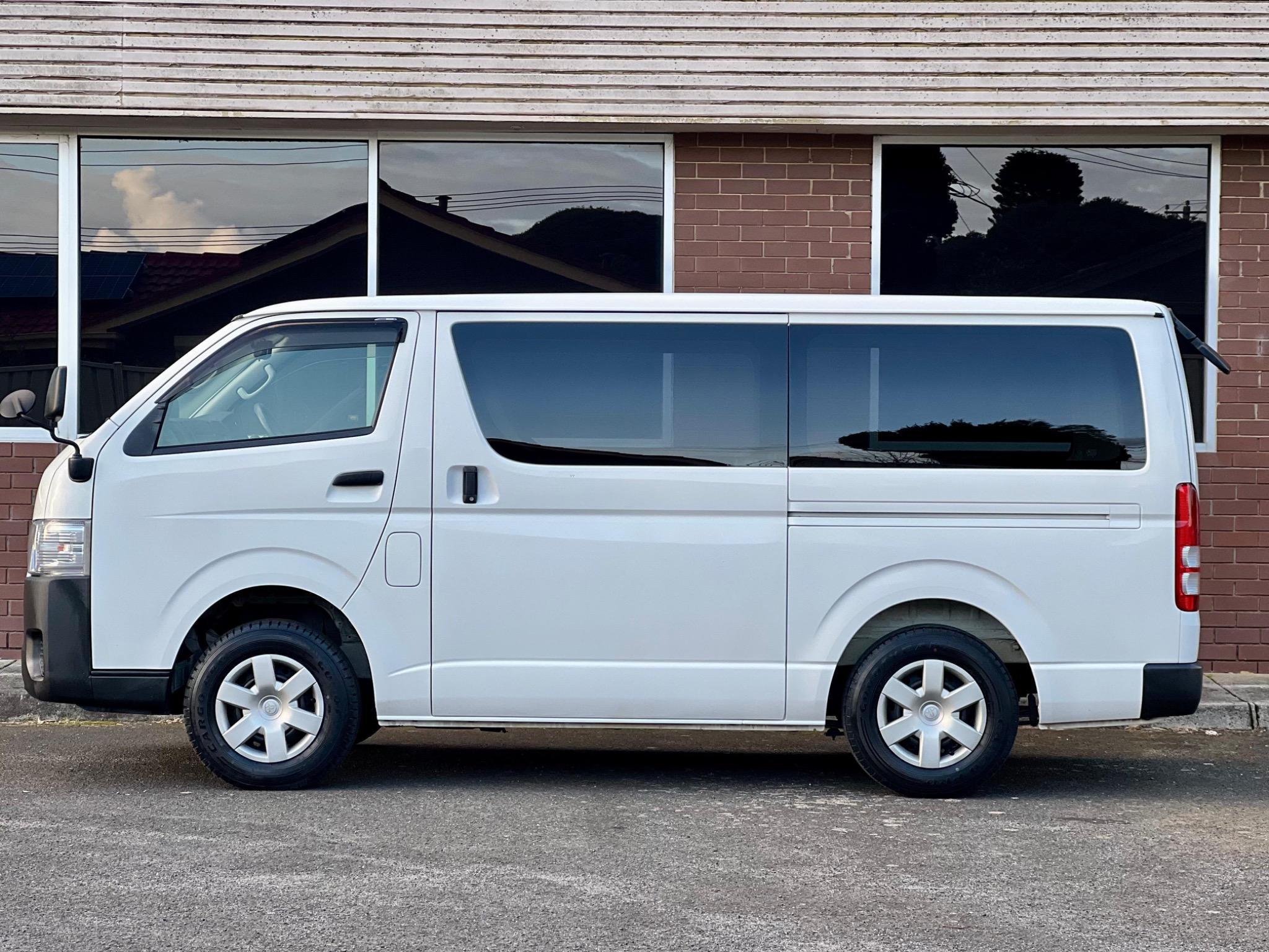 TOYOTA HIACE 4WD