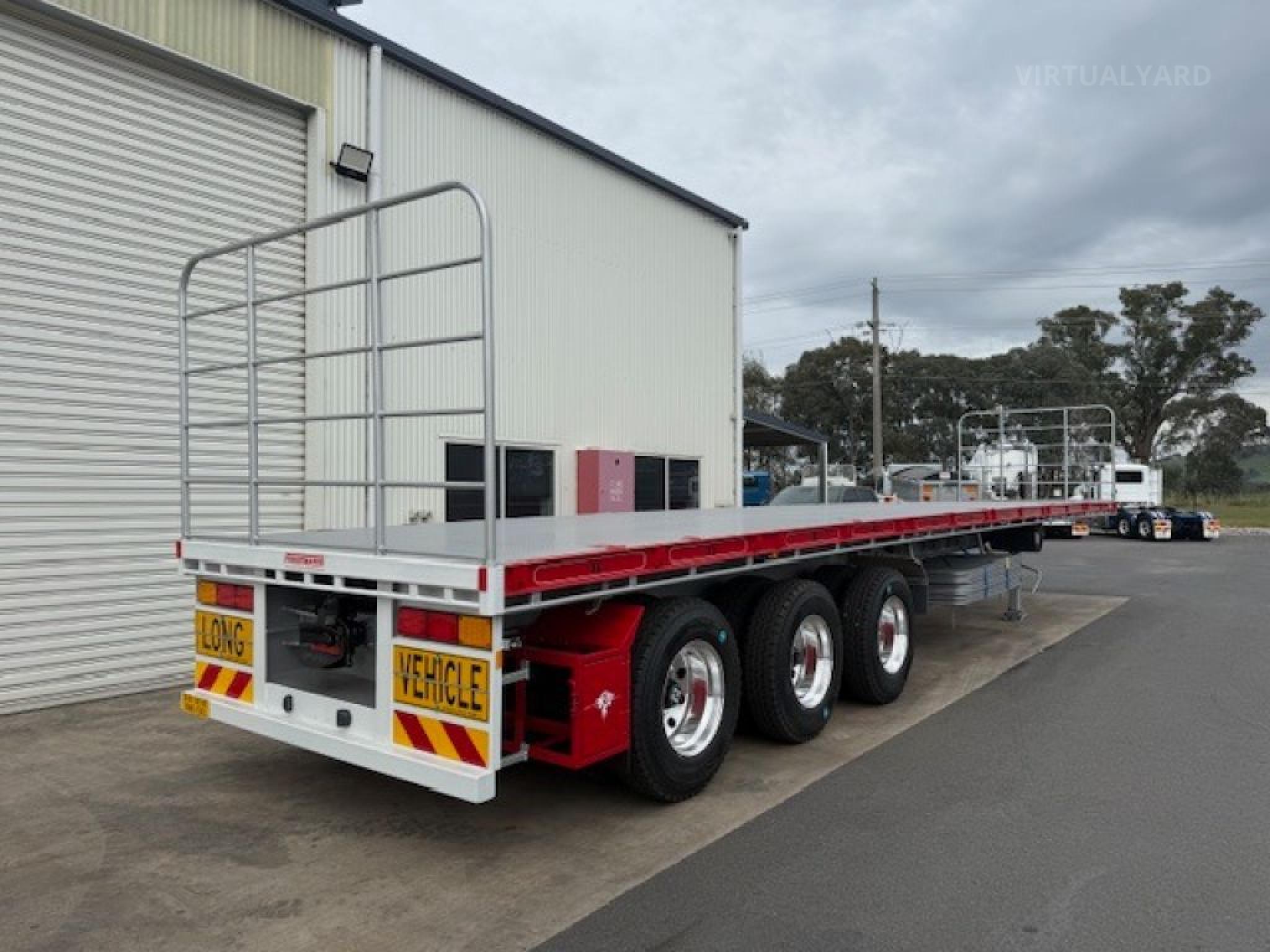 FREIGHTMASTER 45 TRI-AXLE FLAT TOP