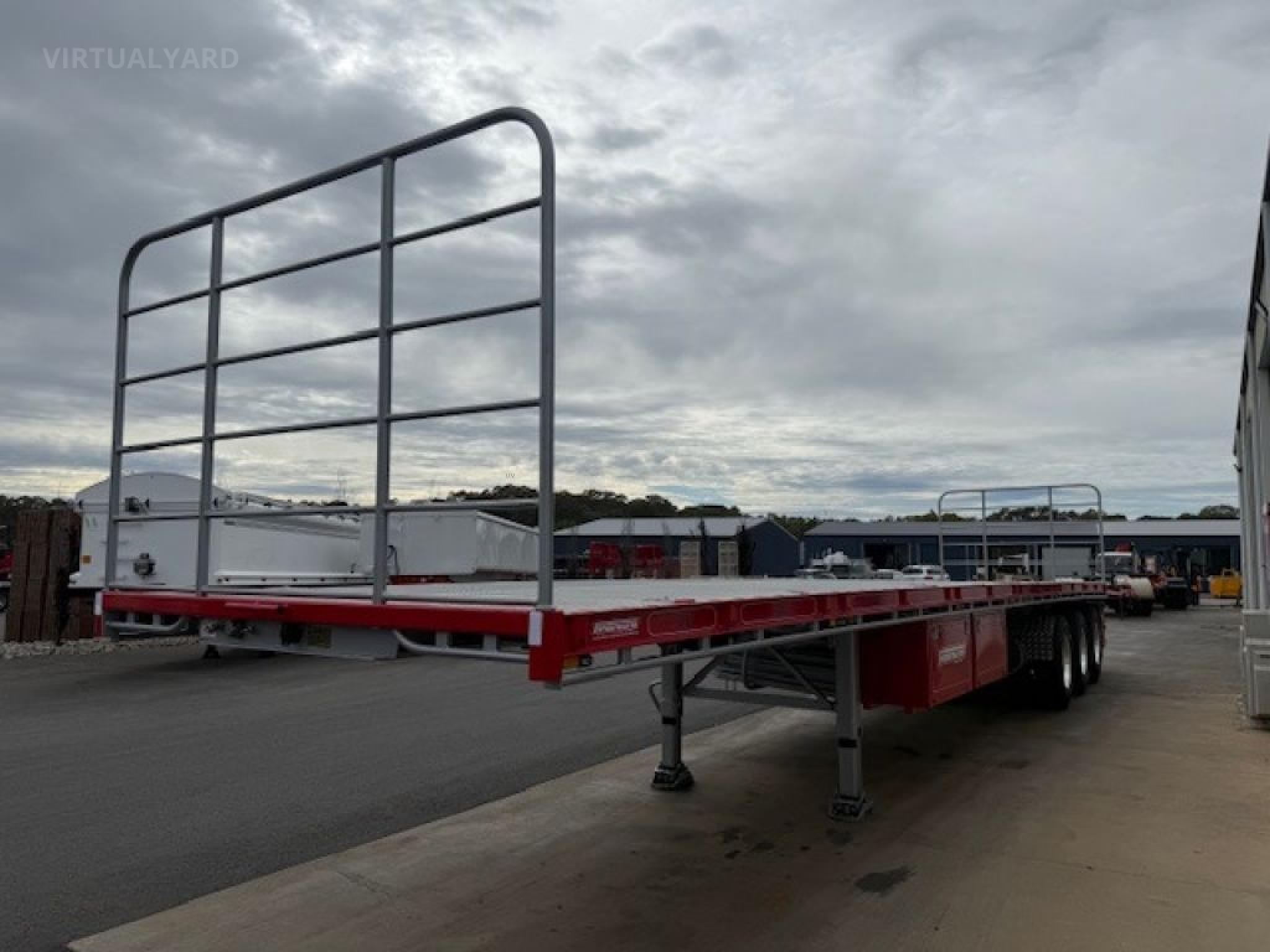 FREIGHTMASTER 45 TRI-AXLE FLAT TOP