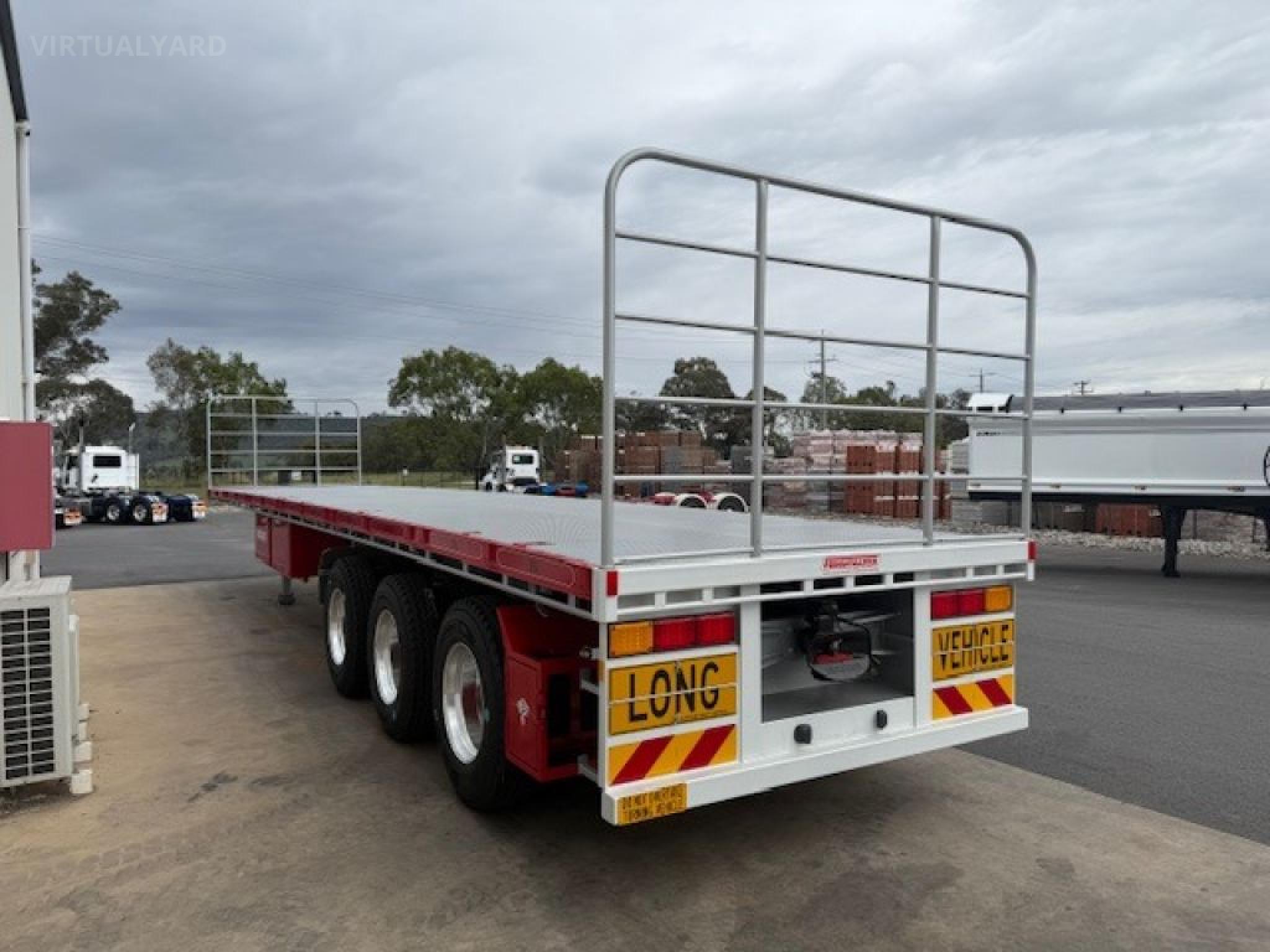 FREIGHTMASTER 45 TRI-AXLE FLAT TOP