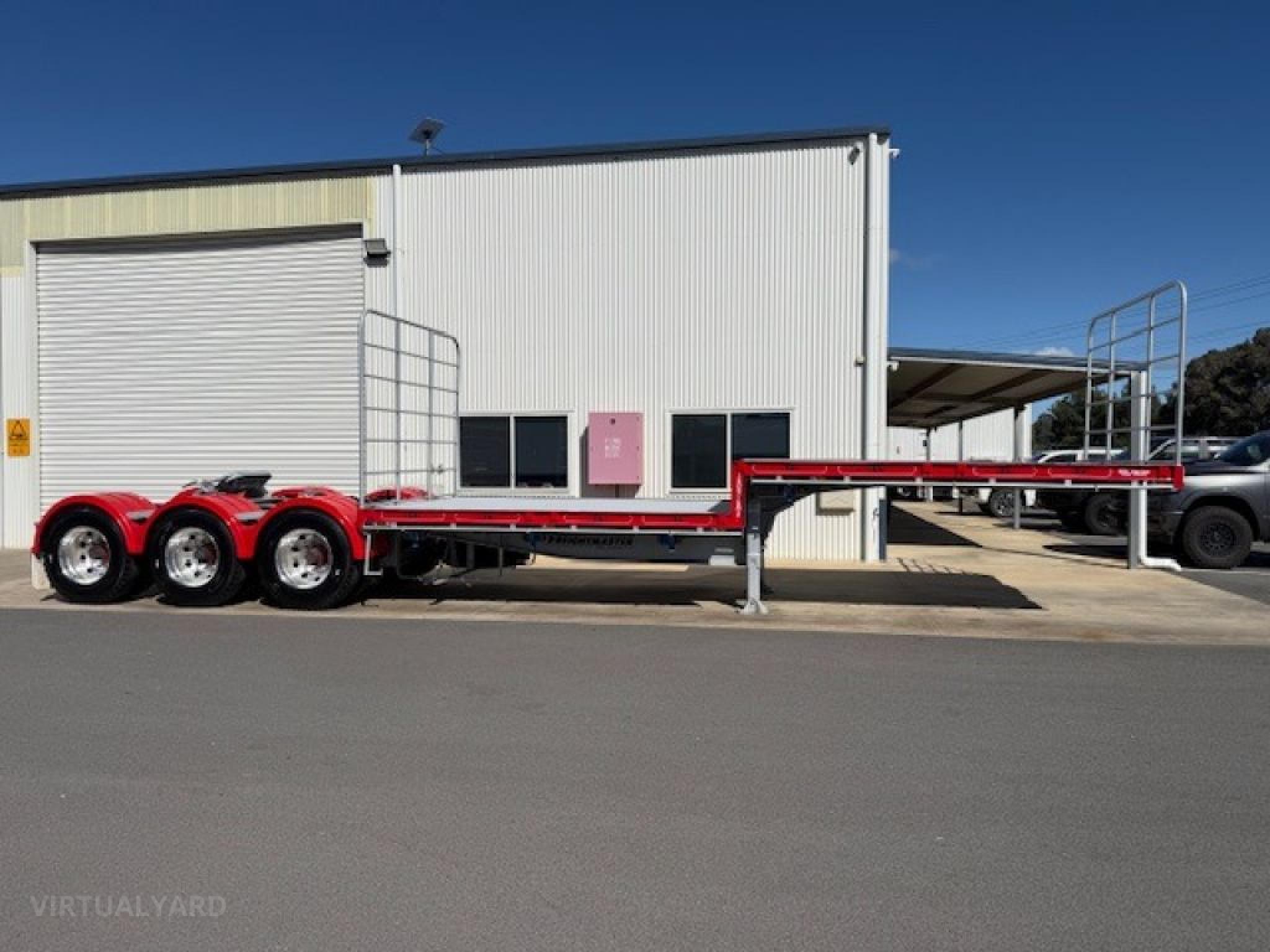 FREIGHTMASTER 24 Tri Axle Drop Deck
