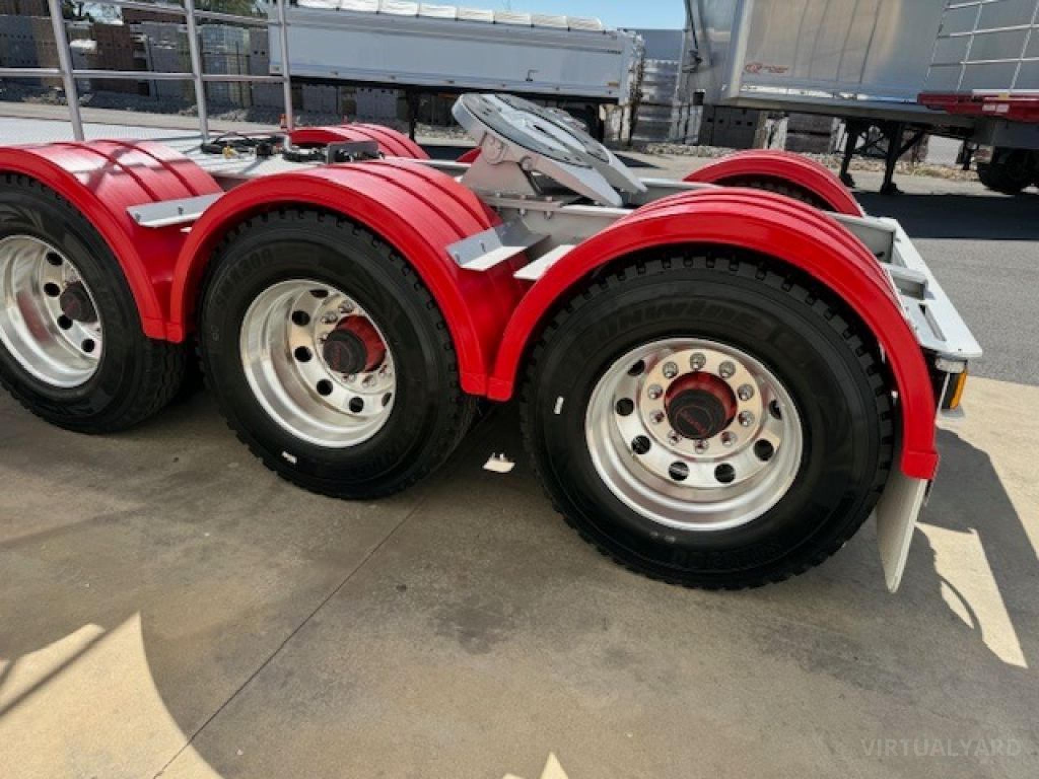 FREIGHTMASTER 24 Tri Axle Drop Deck