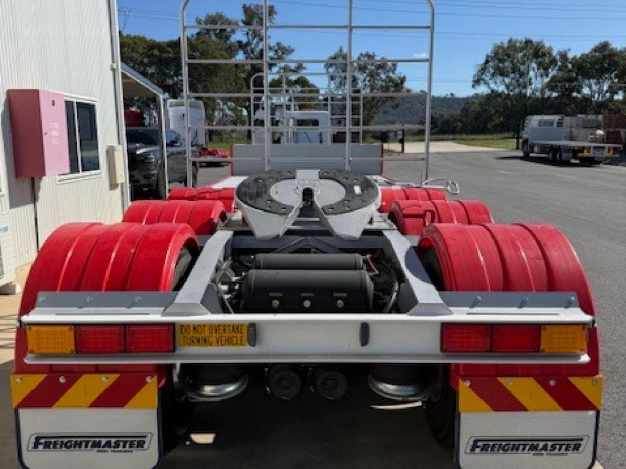 FREIGHTMASTER 24 Tri Axle Drop Deck