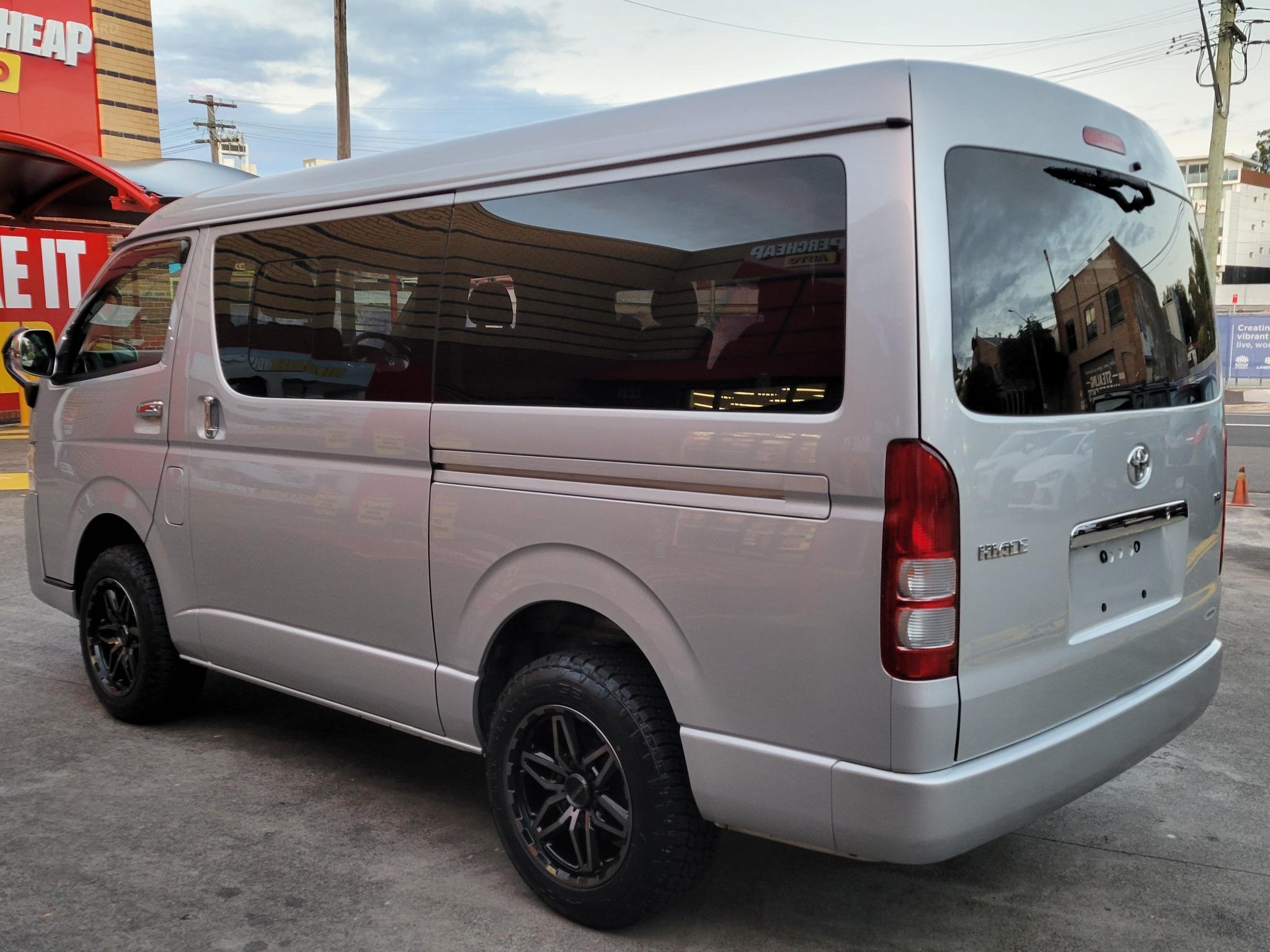 TOYOTA HIACE