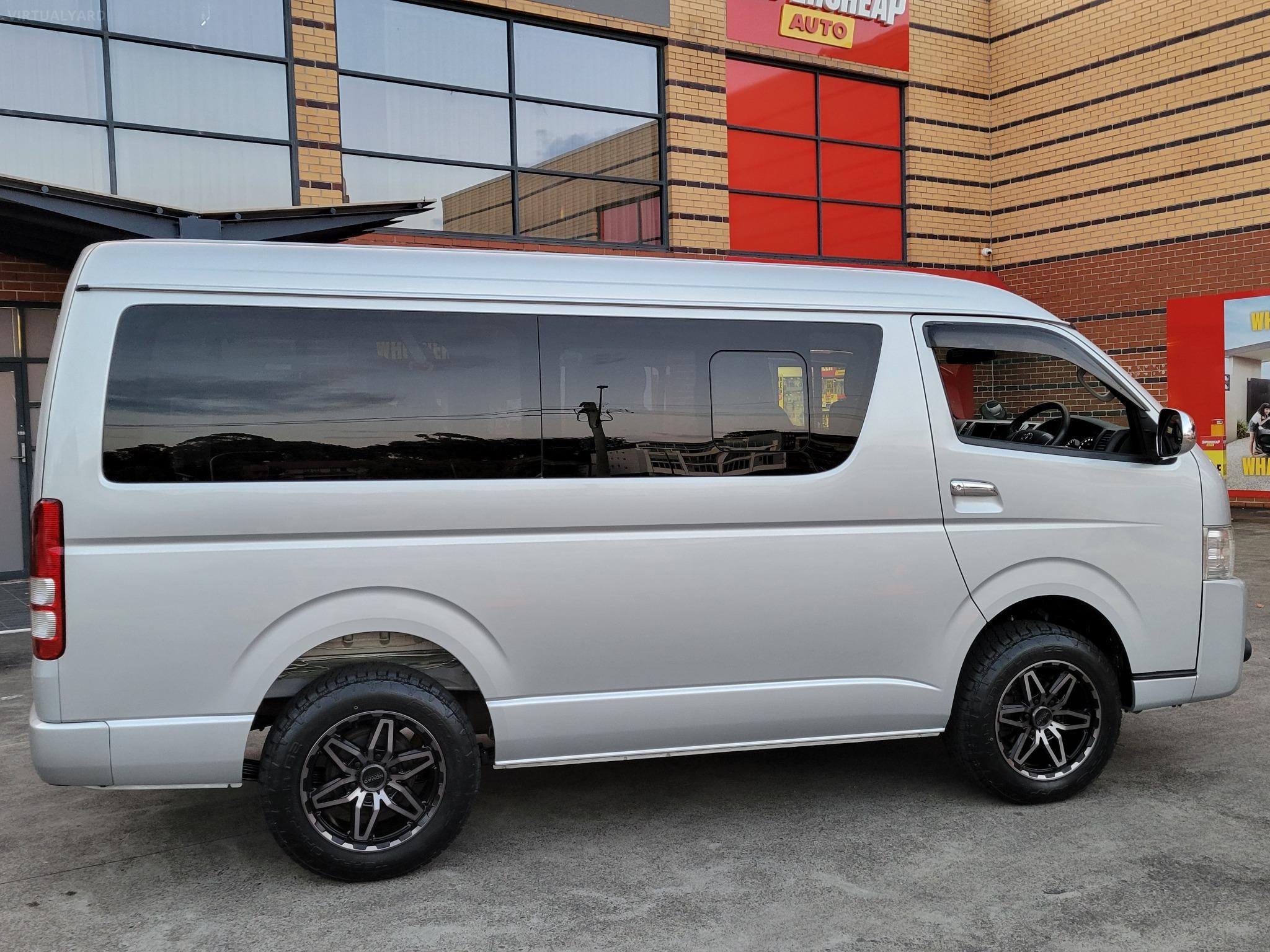 TOYOTA HIACE