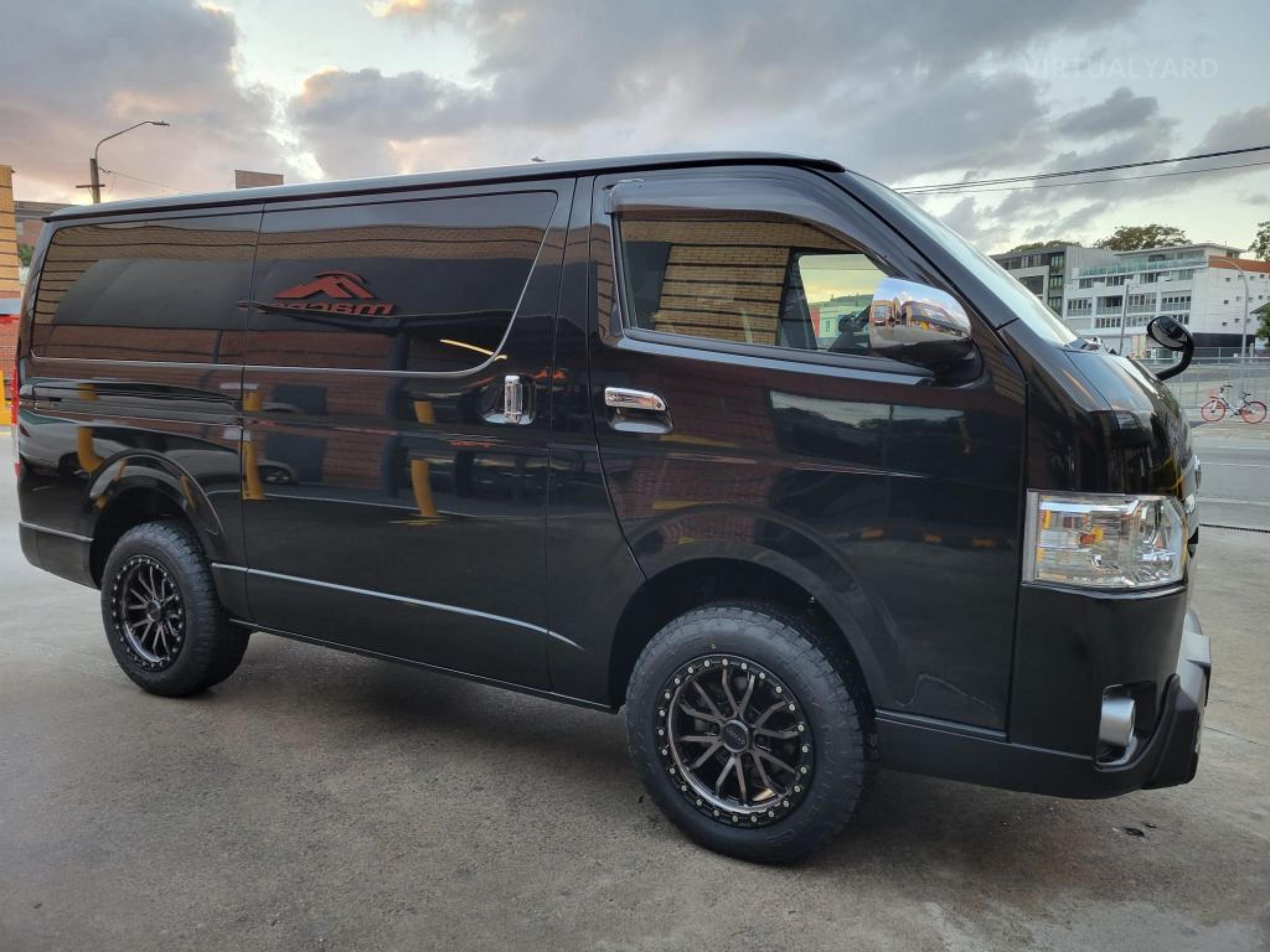 TOYOTA HIACE