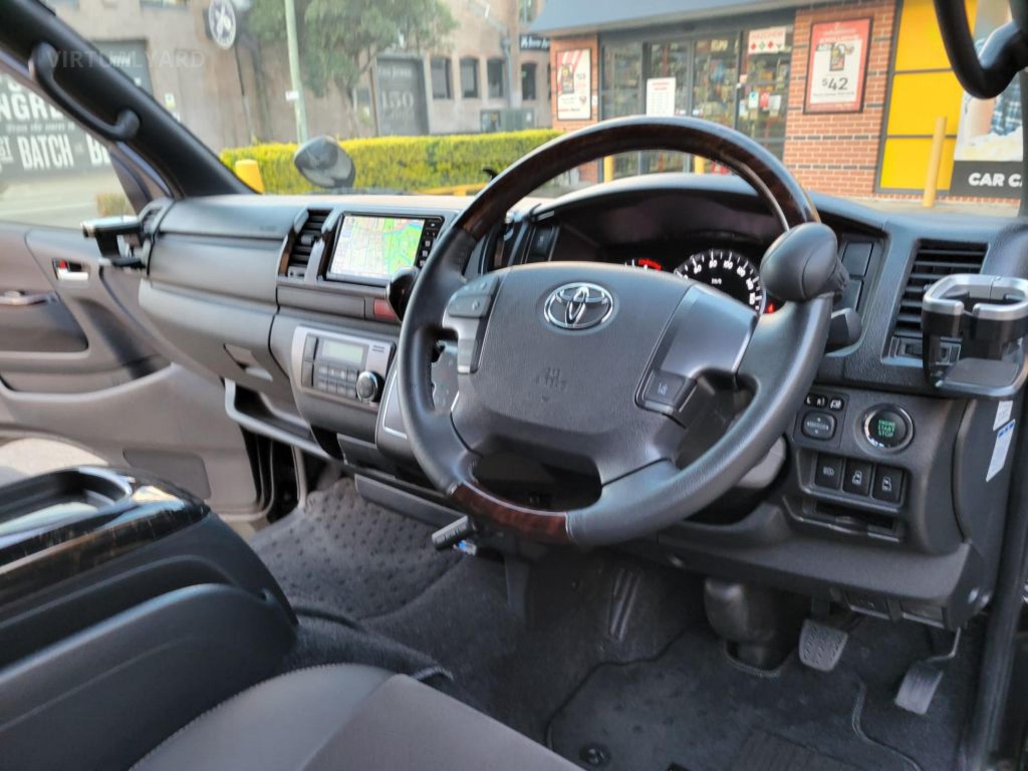 TOYOTA HIACE
