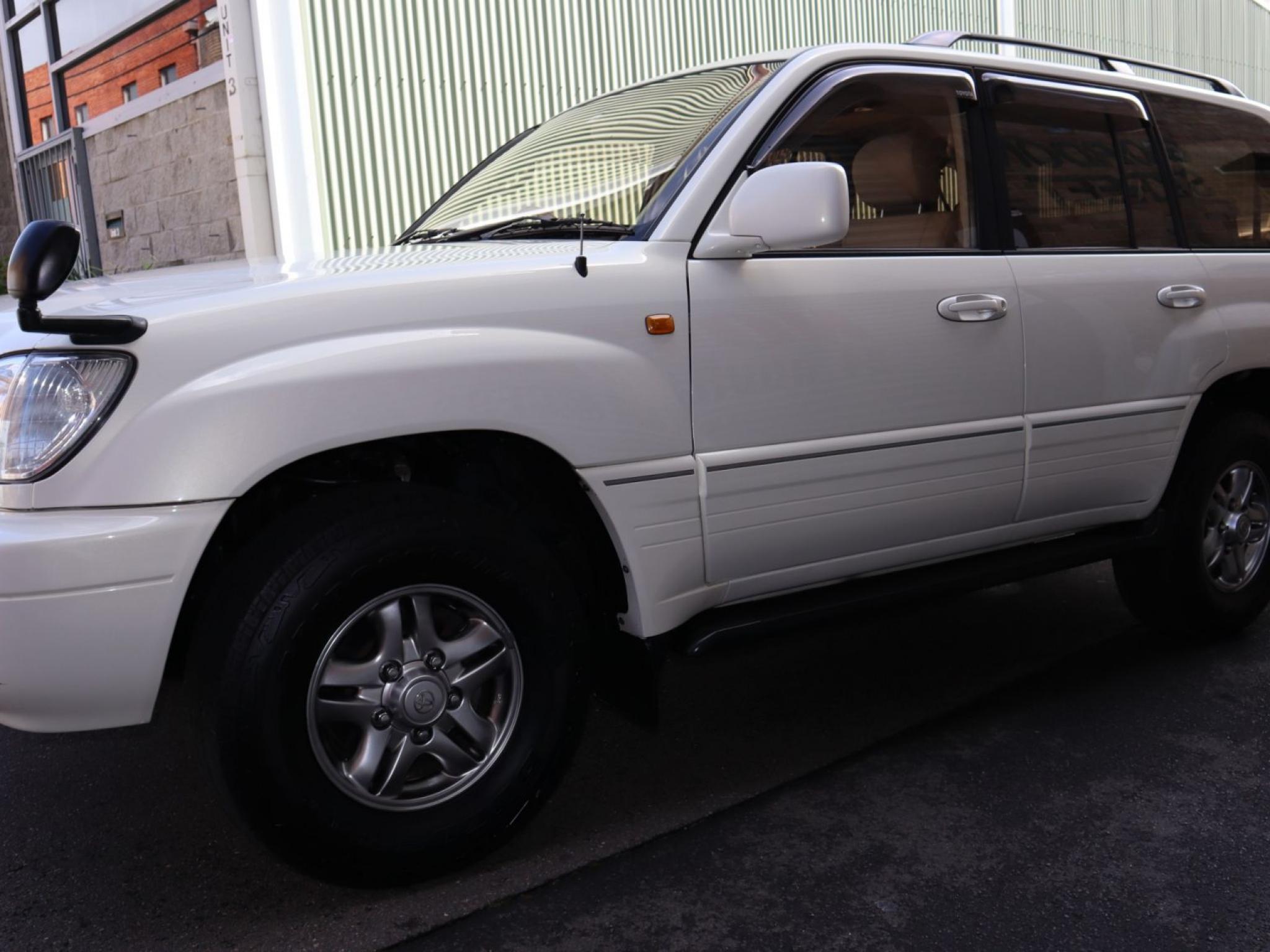 TOYOTA LANDCRUISER CYGNUS