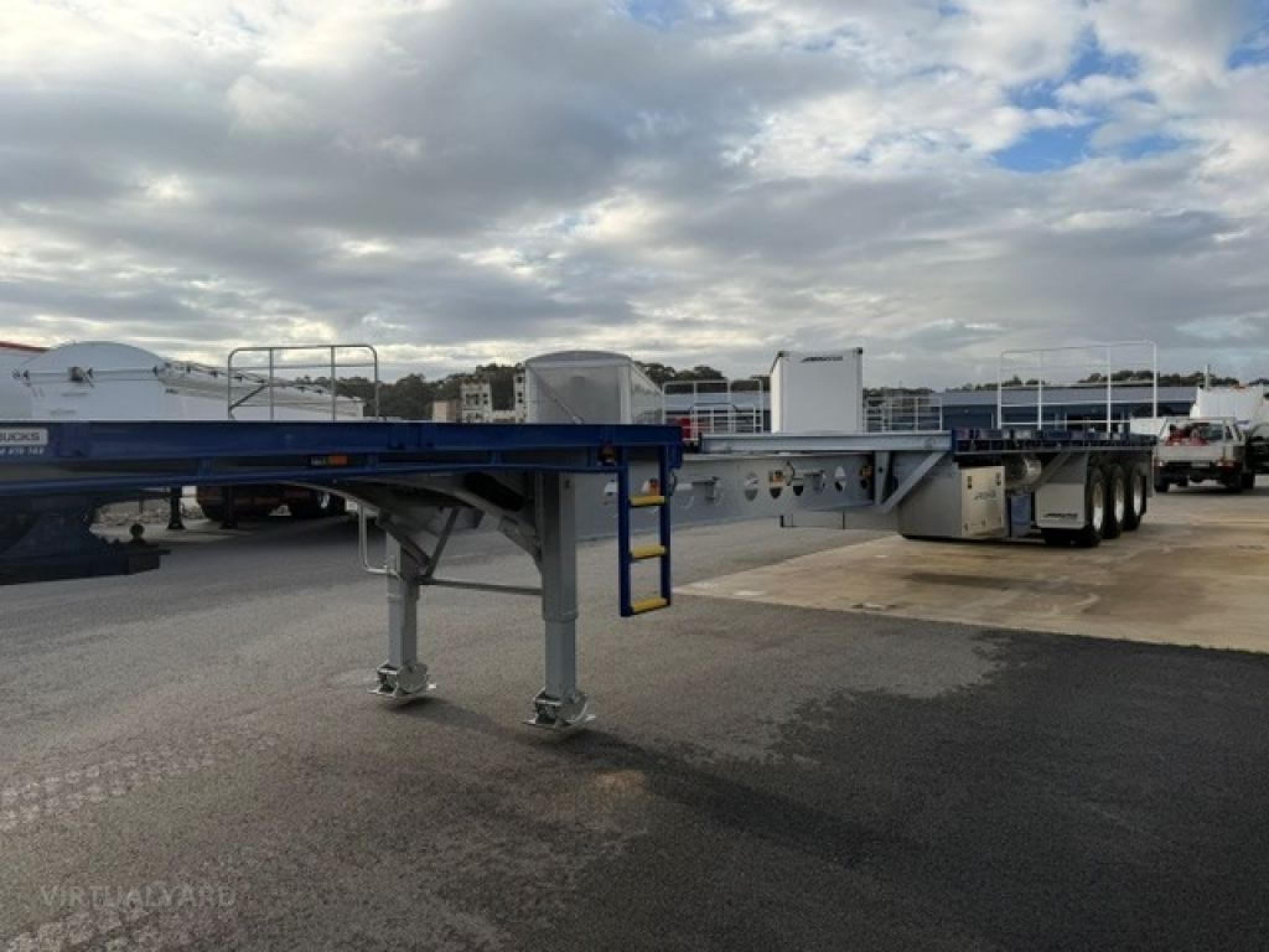 Maxitrans 45-47 TRI-AXLE FLAT TOP EXTENDABLE
