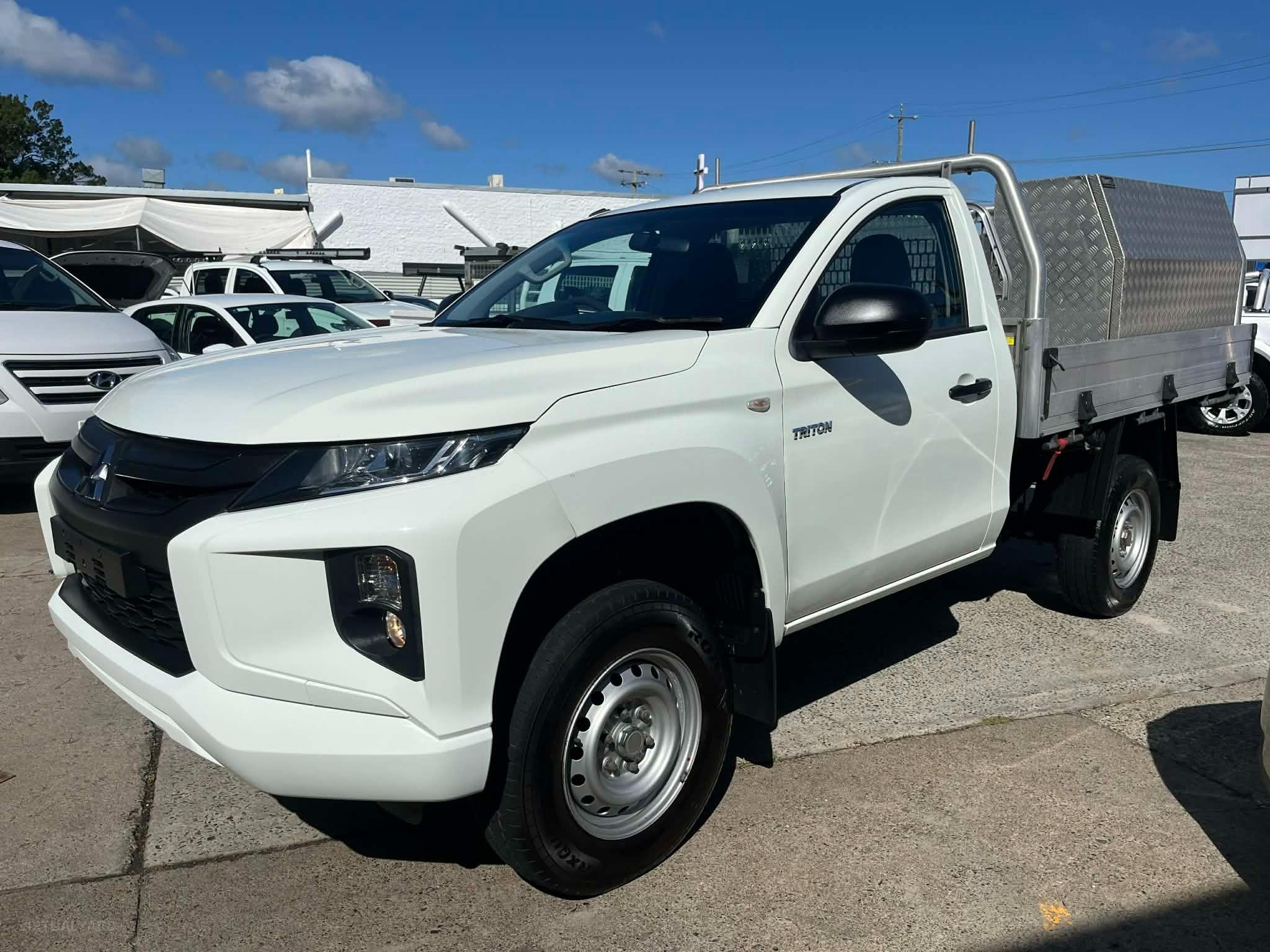 MITSUBISHI TRITON