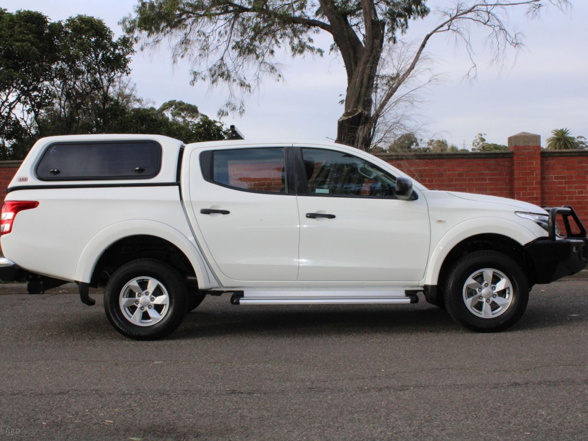 MITSUBISHI TRITON