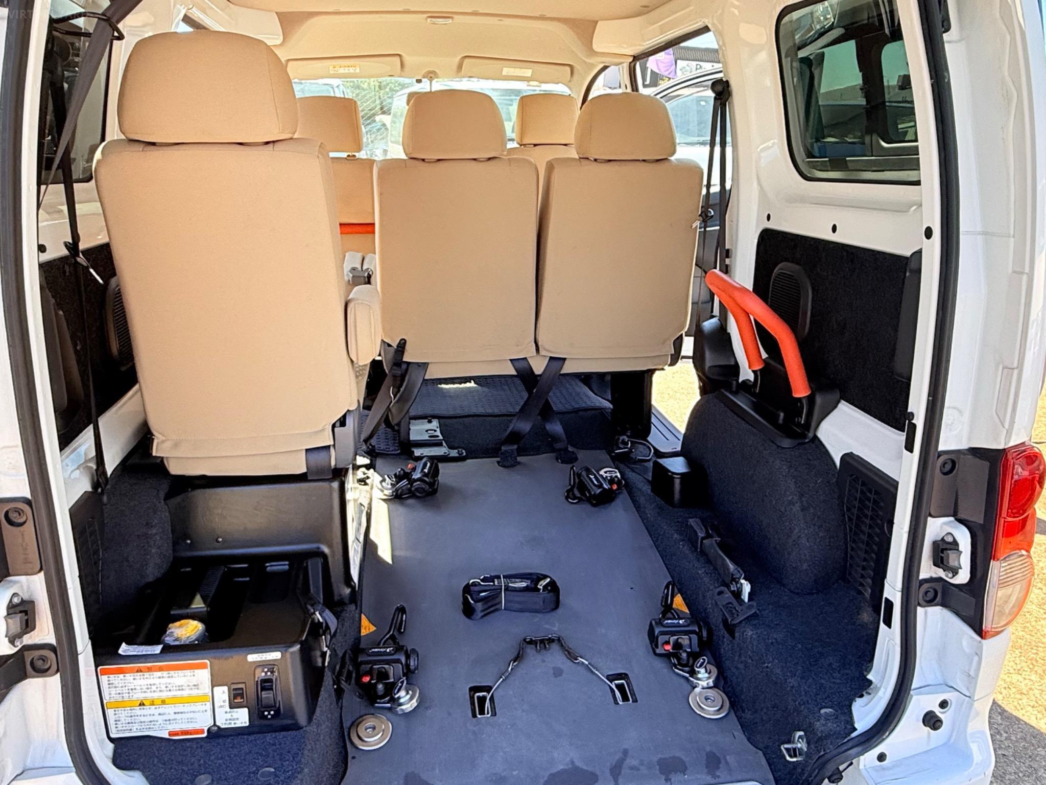 NISSAN e-NV200
