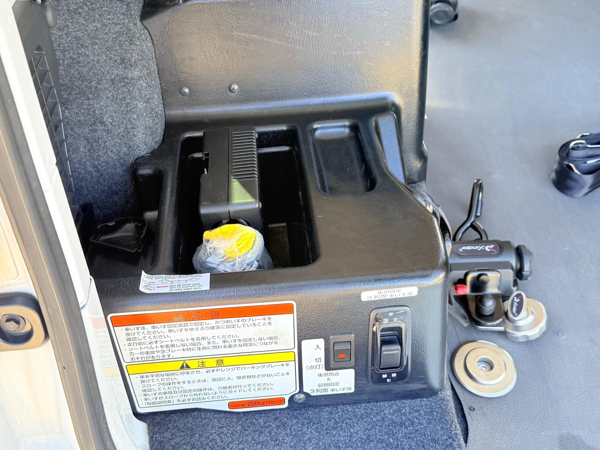 NISSAN e-NV200