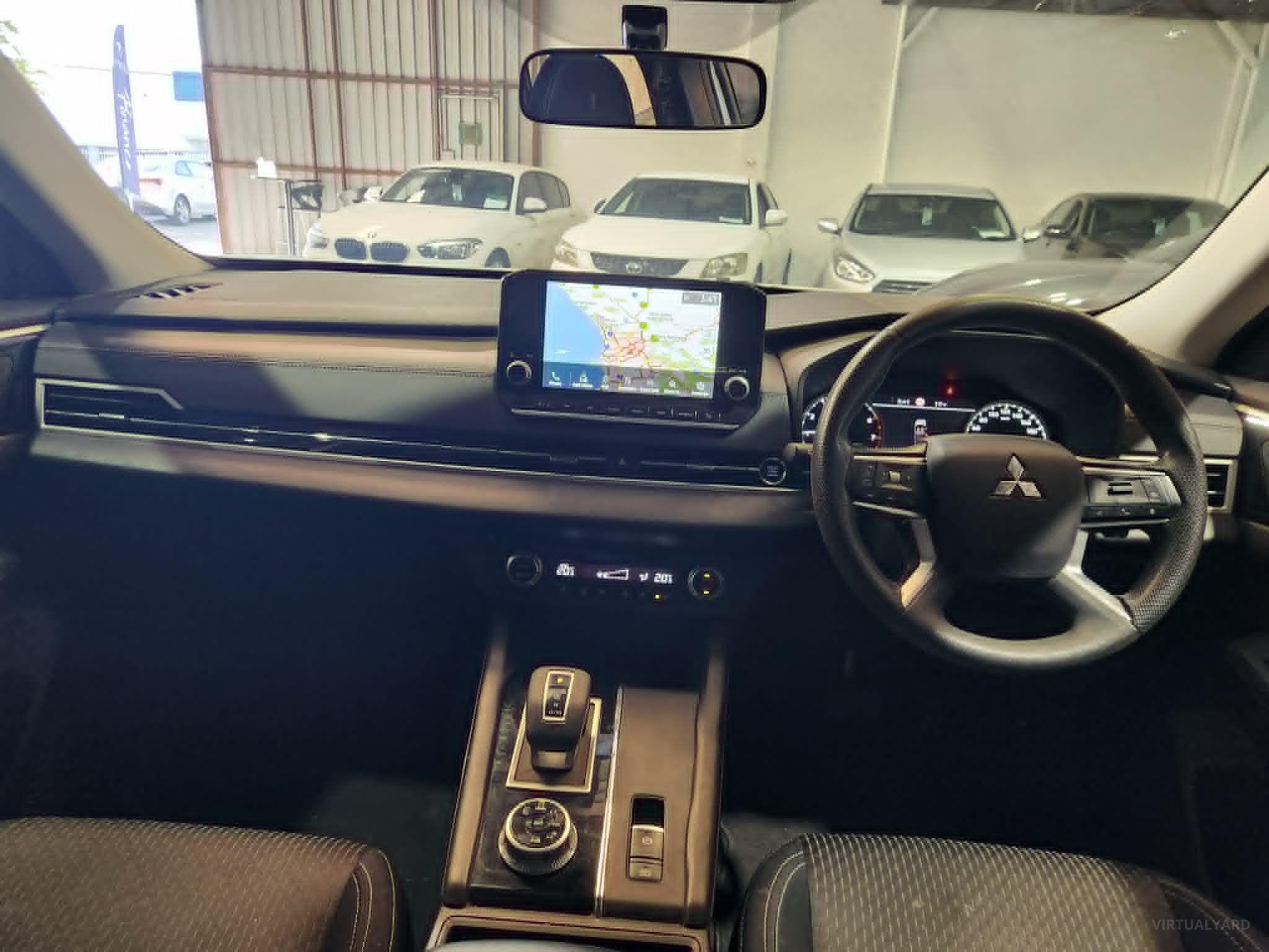 MITSUBISHI OUTLANDER