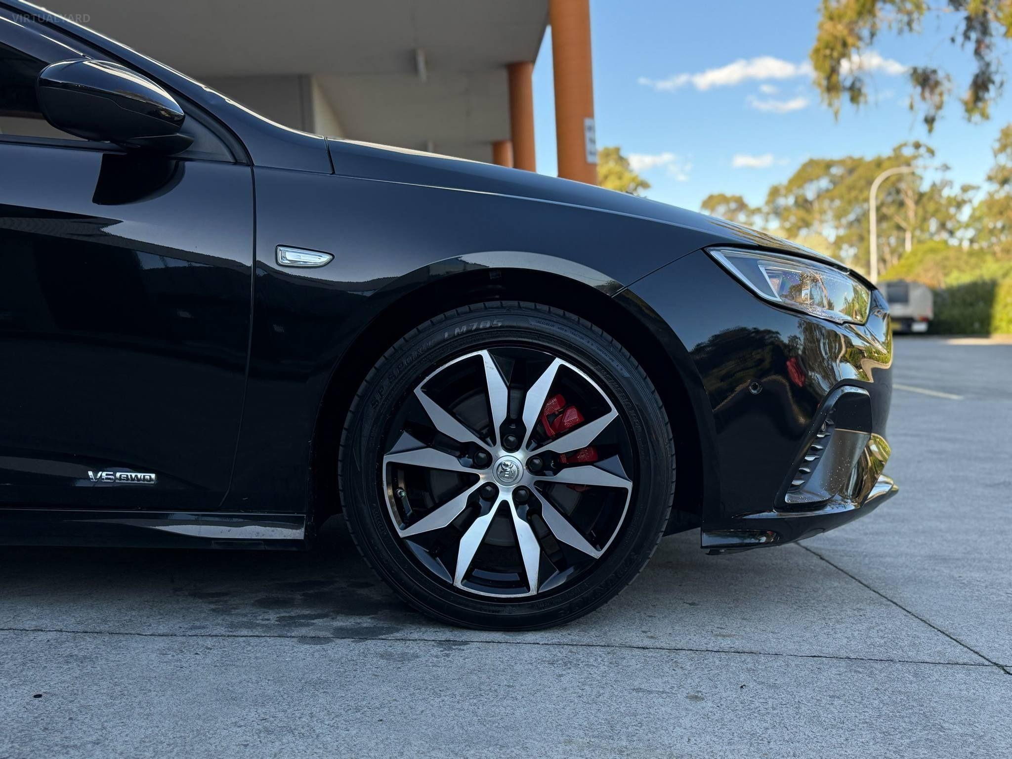 HOLDEN COMMODORE