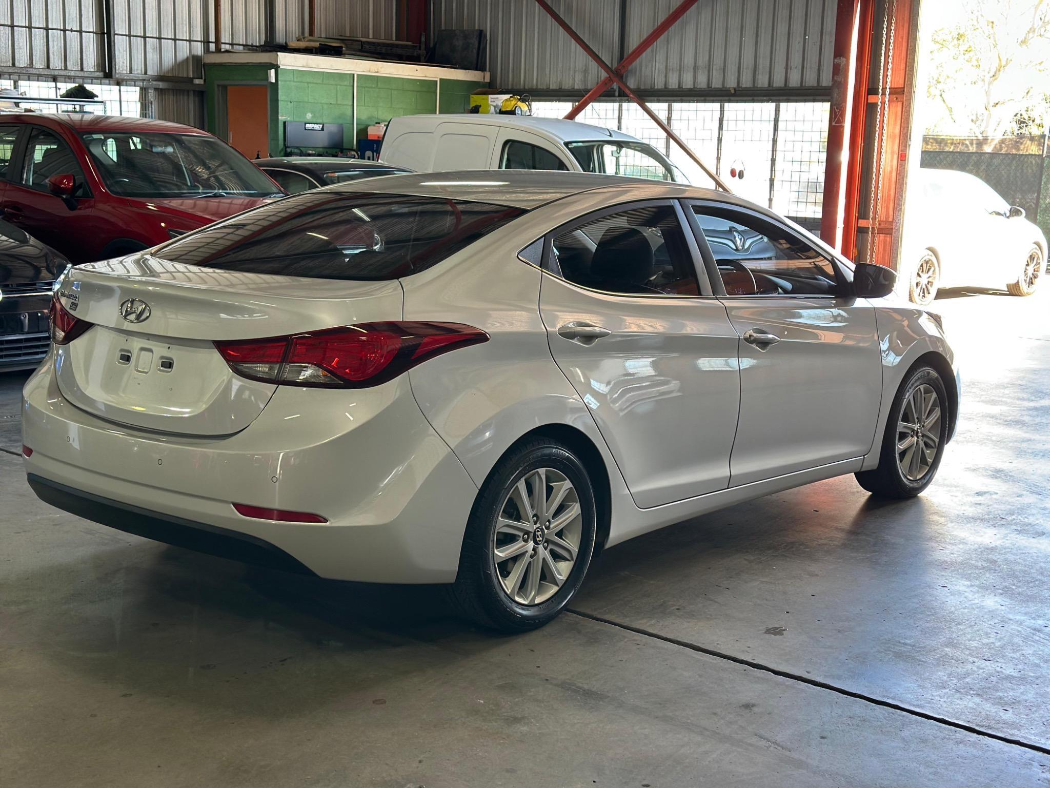 HYUNDAI ELANTRA