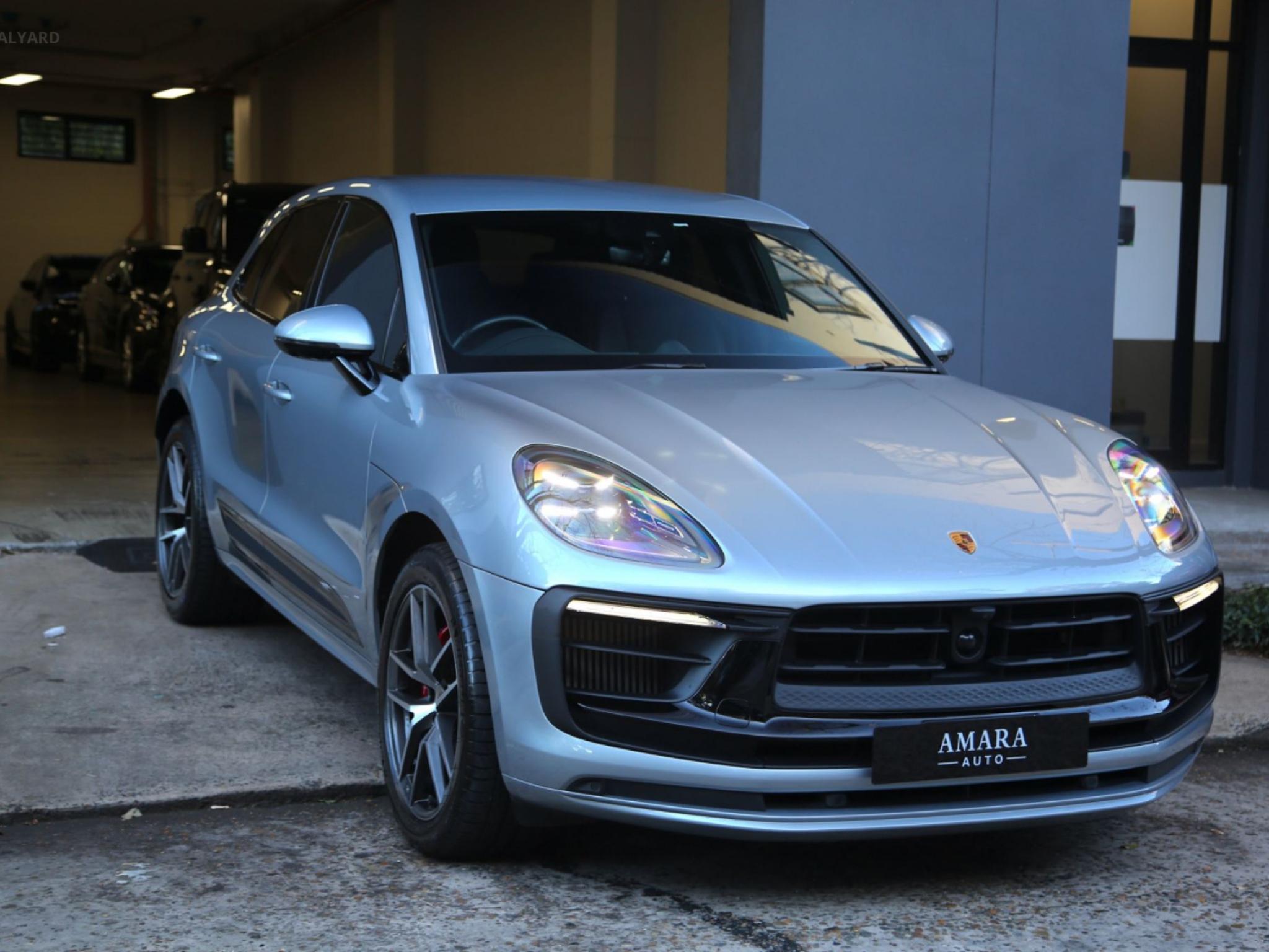 PORSCHE MACAN