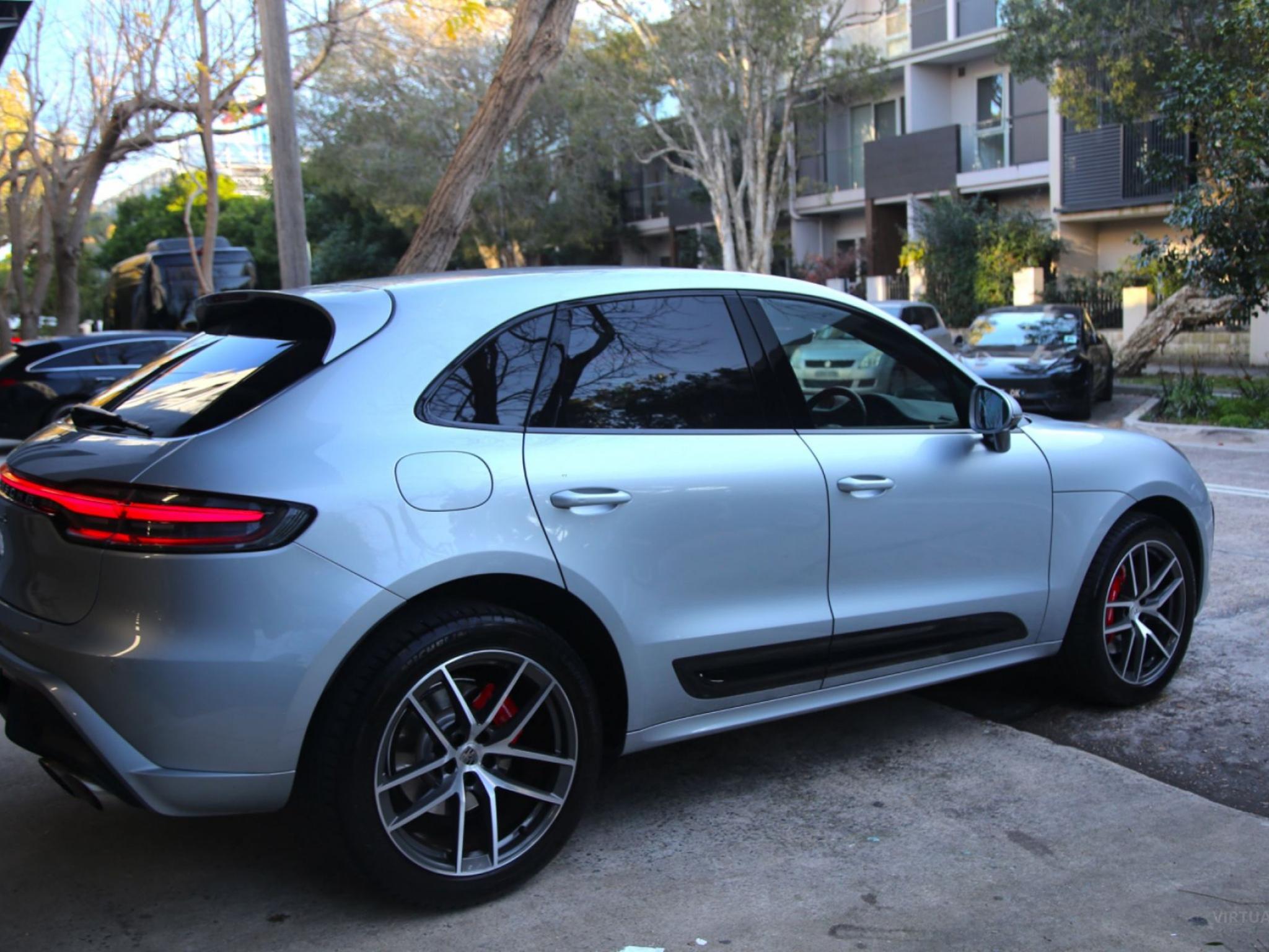 PORSCHE MACAN
