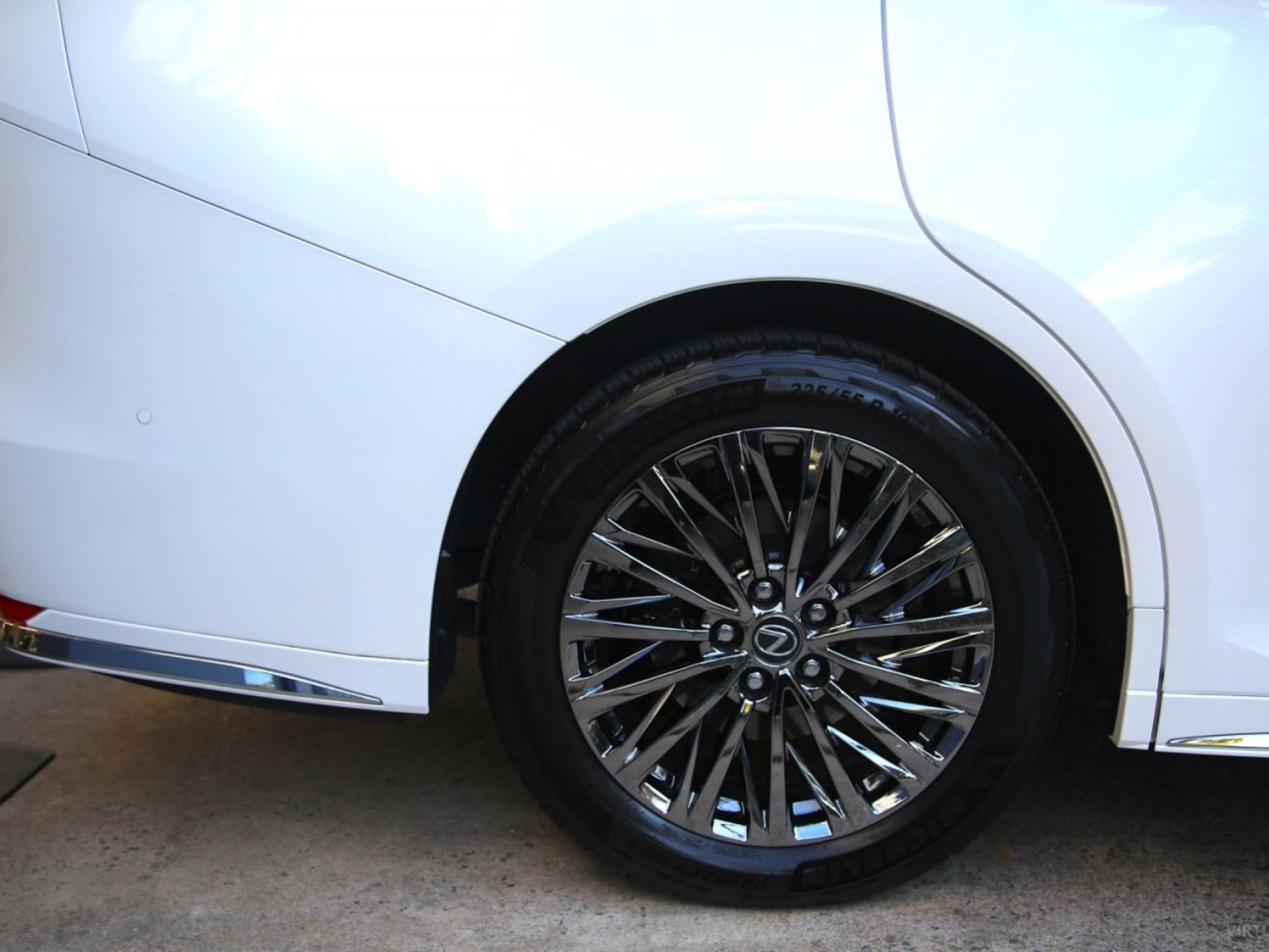 LEXUS LM 350h