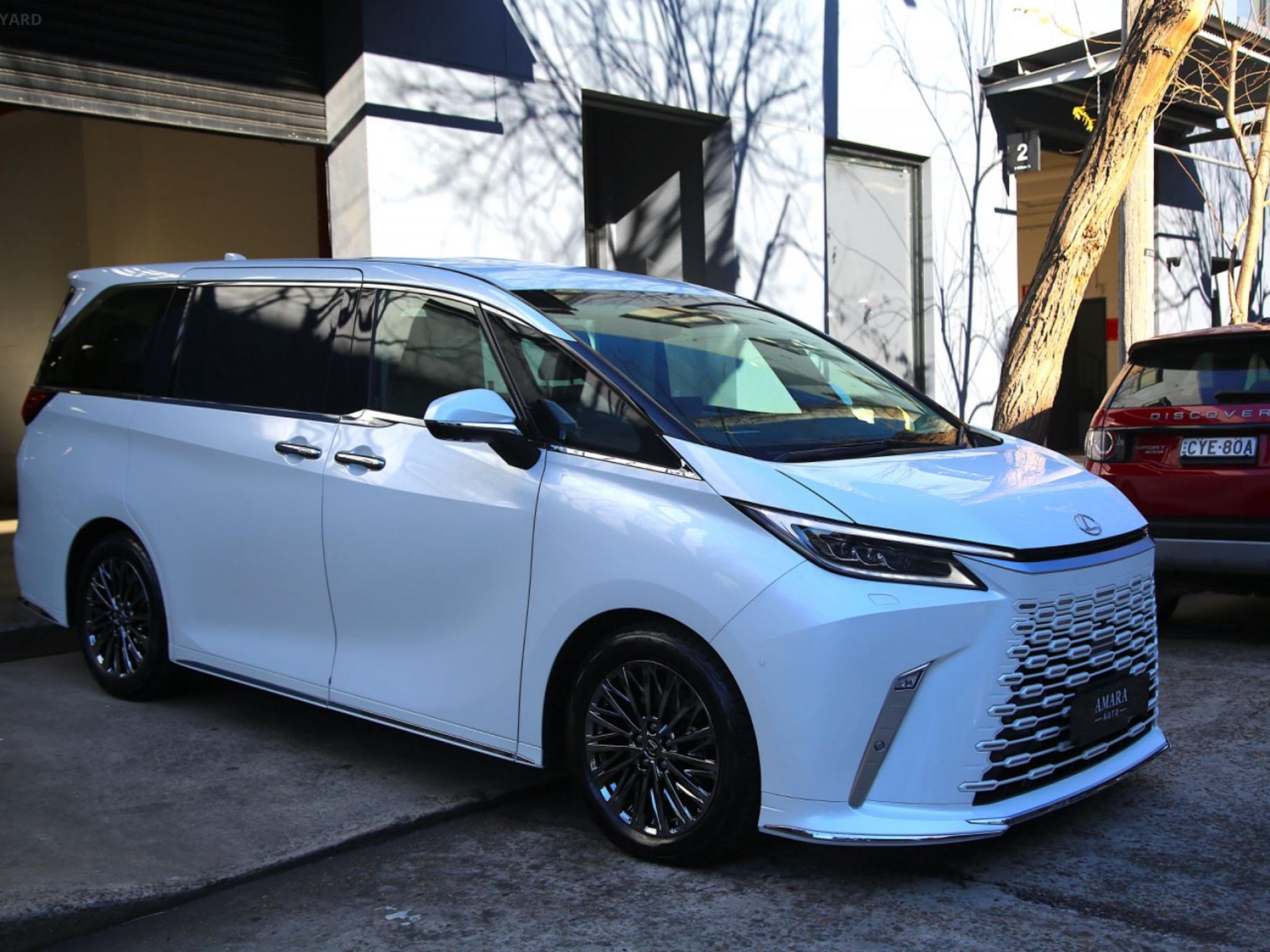 LEXUS LM 350h